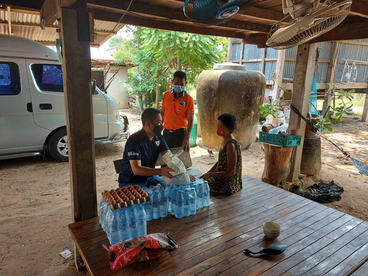 "อาสพลธ์" ส.ส.ศรีสะเกษ ช่วยชาวบ้านอย่างต่อเนื่อง ลงพื้นที่มอบสิ่งของช่วยผู้ประสบเหตุวาตภัย ในเขตพื้นที่