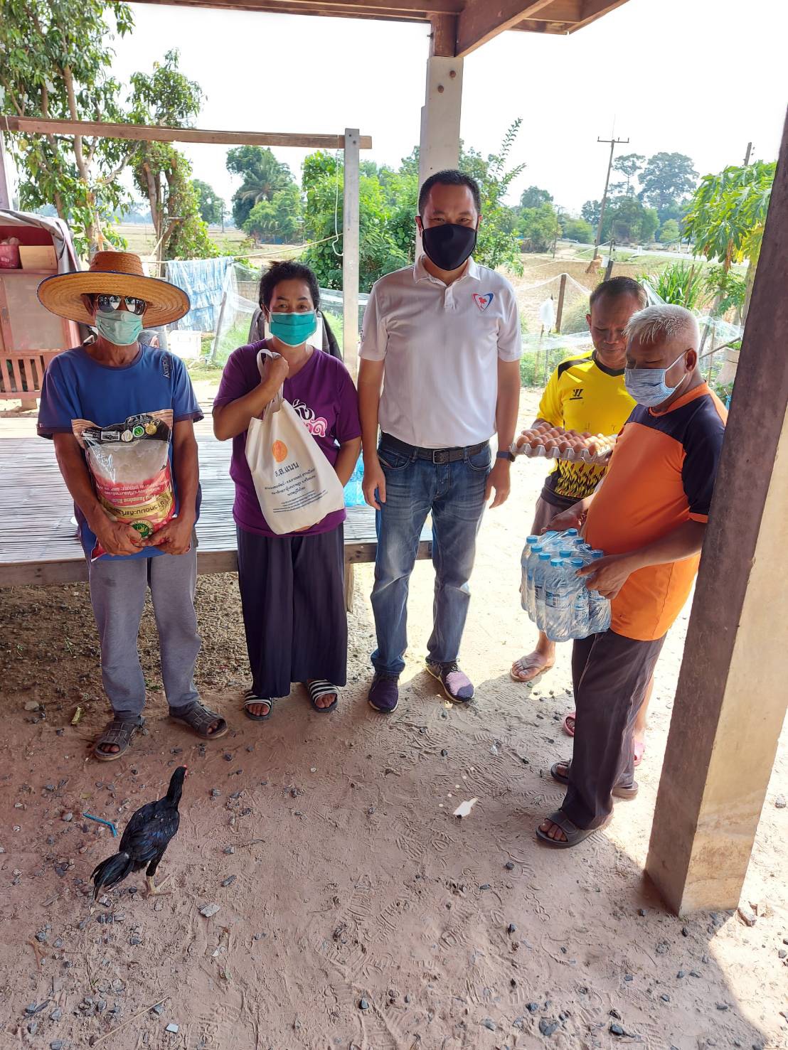 "ส.ส.อาสพลธ์" ลงพื้นที่มอบสิ่งของให้กับผู้ประสบวาตภัย ใน อ.อุทุมพรพิสัย จ.ศรีสะเกษ อย่างต่อเนื่อง