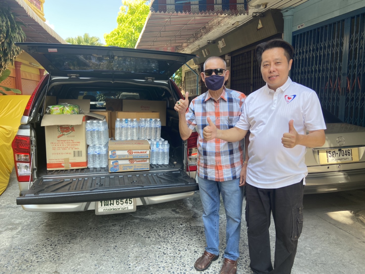 น้ำใจล้น ! "ส.ส.อ๋า โชติพิพัฒน" รับมอบสิ่งของปันน้ำใจจากผู้ใจบุญ พร้อมเพิ่มตู้ปันน้ำใจ เป็นตู้ที่ 2 ในเขตพื้นที่ จอมทอง