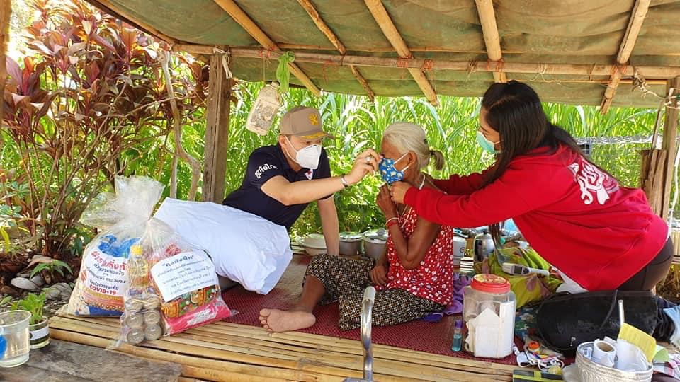 "ส.ส.กุ๊ก ยศวัฒน์" ลงพื้นที่หนองลาน อ.ท่ามะกา จ.กาญจนบุรี มอบถุงยังชีพให้กับผู้สูงอายุ และผู้ป่วยติดเตียง