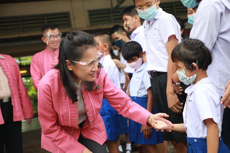 เสมา3 ตรวจเยี่ยมโรงเรียนสอนคนตาบอด-กศน.-ห้องสมุดฯ เมืองแพร่ ยกเป็นคน สช. กศน.เด่นชัย เป็นคนพันธุ์พิเศษ พัฒนาความรู้ สร้างอาชีพ ช่วยยกระดับการดำรงชีวิตของประชาชน