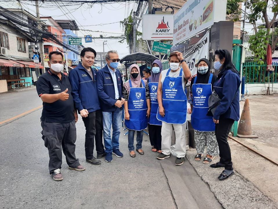 "ส.ส.มณฑล" รุดเยี่ยม ให้กำลังใจผู้มีจิตสาธารณะและเสียสละเพื่อสังคม อีกทั้ง ได้เยี่ยมชาวชุมชนสุเหร่าคลองเคล็ด เขตประเวศ พร้อมมอบผ้ากันเปื้อน เพื่อส่งเสริมสุขลักษณอนามัยในการประกอบอาหาร