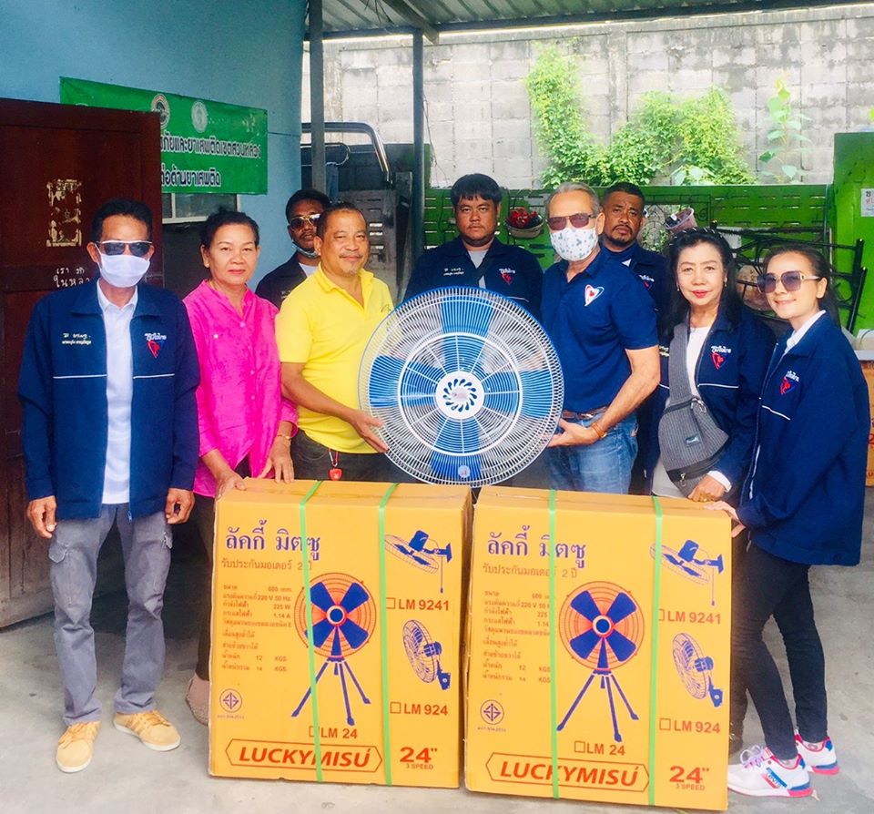 "ส.ส.มณฑล" ห่วงใยพี่น้องประชาชน มอบพัดลม ผ้ากันเปื้อน และอุปกรณ์ป้องกันโควิด-19 เจลแอลกอฮอล์ และหน้ากากเฟซชิลด์ ให้กับโรงเรียนสอนศาสนายามิอุ้นอิดฮาด หัวหมากใหญ่ สวนหลวง กทม. เพื่อเตรียมความพร้อมก่อนเปิดเทอม 1 ก.ค. นี้