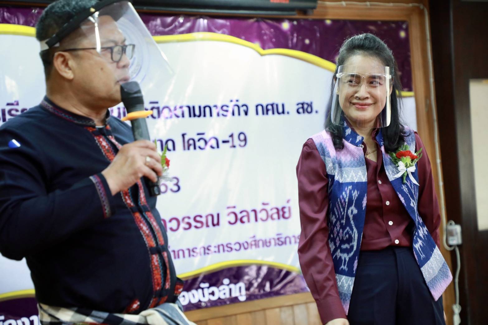 เสมา3 จับมือ "ธีระชัย" ปลุกกระแสส่งเสริมน้ำยางพาราสู่แบริเออร์ บนถนน 85,000 กม.ทั่วไทย หวังสร้างรายได้สู่มือชาวสวนโดยตรง