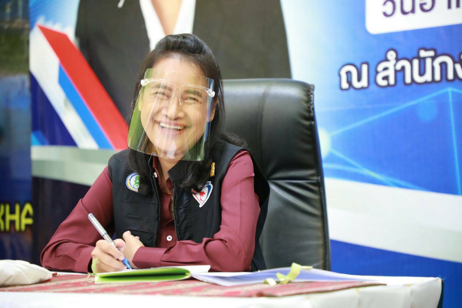 รมช.ศึกษาธิการ ควง "หมอมารุต" บุกหนองคาย ฟื้นเศรษฐกิจริมโขง-สร้างอาชีพ-ความอยู่ดีมีสุข หลังโควิด อย่างยั่งยืน