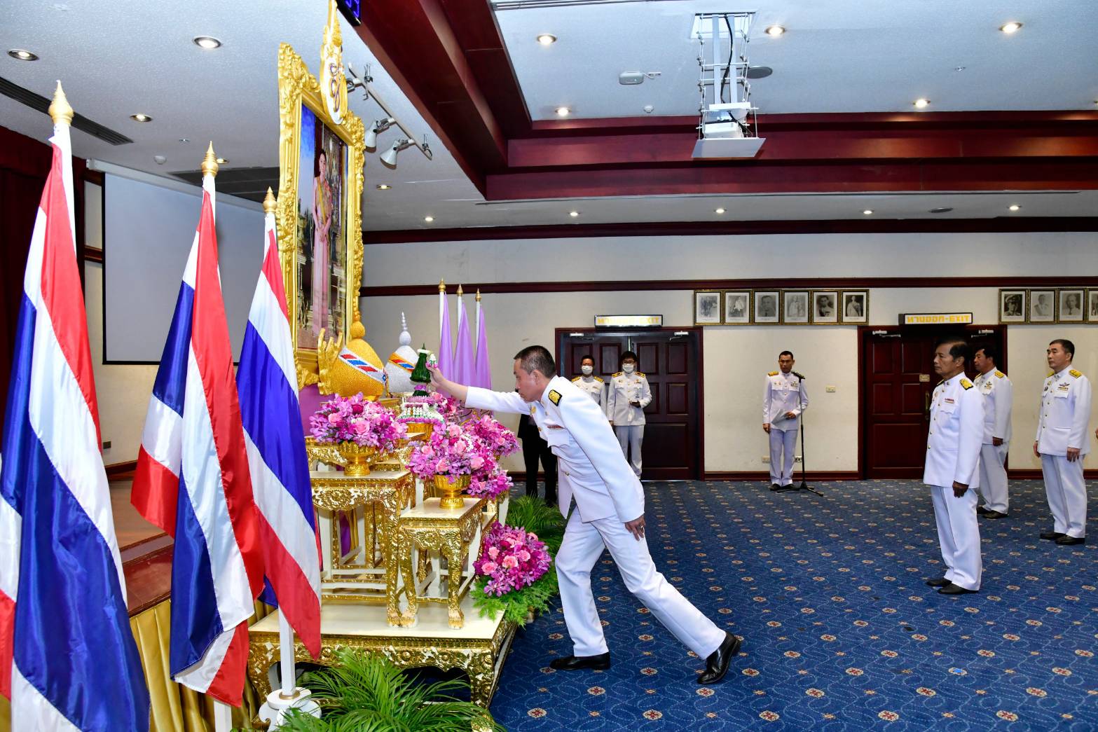 "ศักดิ์สยาม ชิดชอบ" รมว.คมนาคม พร้อมคณะ ถวายพระพรชัยมงคลสมเด็จพระนางเจ้าสุทิดา พัชรสุธาพิมลลักษณ พระบรมราชินี เนื่องในโอกาสวันเฉลิมพระชนมพรรษา 3 มิถุนายน 2563