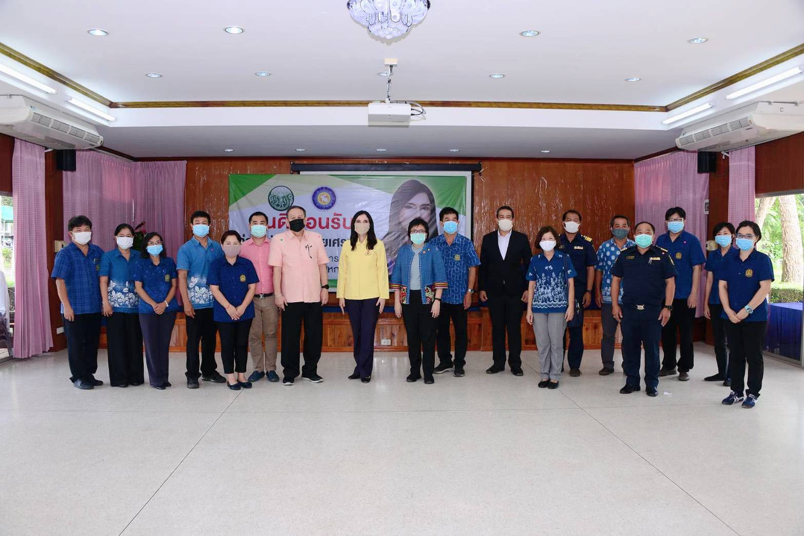 "รมช.มนัญญา" ลงพื้นที่ จ.จันทบุรี ติดตามผลการดำเนินงาน และสรุปรายงานการเปิดด่านเรื่องการขนส่งผลไม้และสินค้าไทยไปจีน