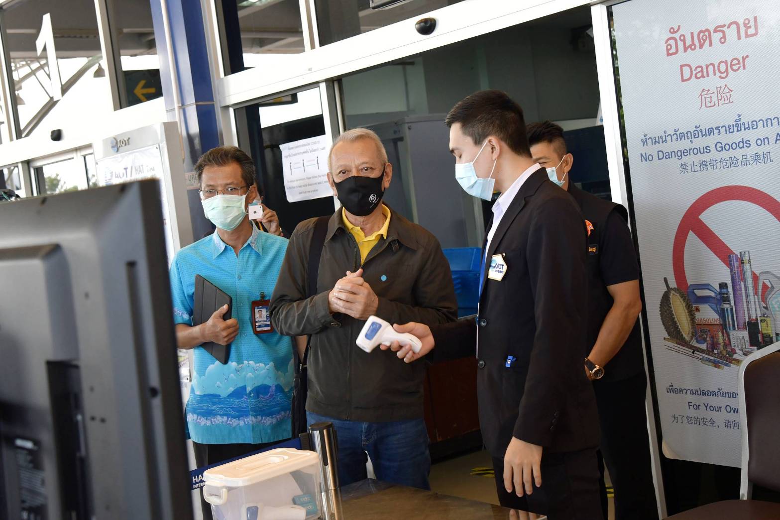 "รมว.พิพัฒน์" ลงพื้นที่ตรวจความพร้อมมาตรการคัดกรองนักท่องเที่ยวของท่าอากาศยานหาดใหญ่