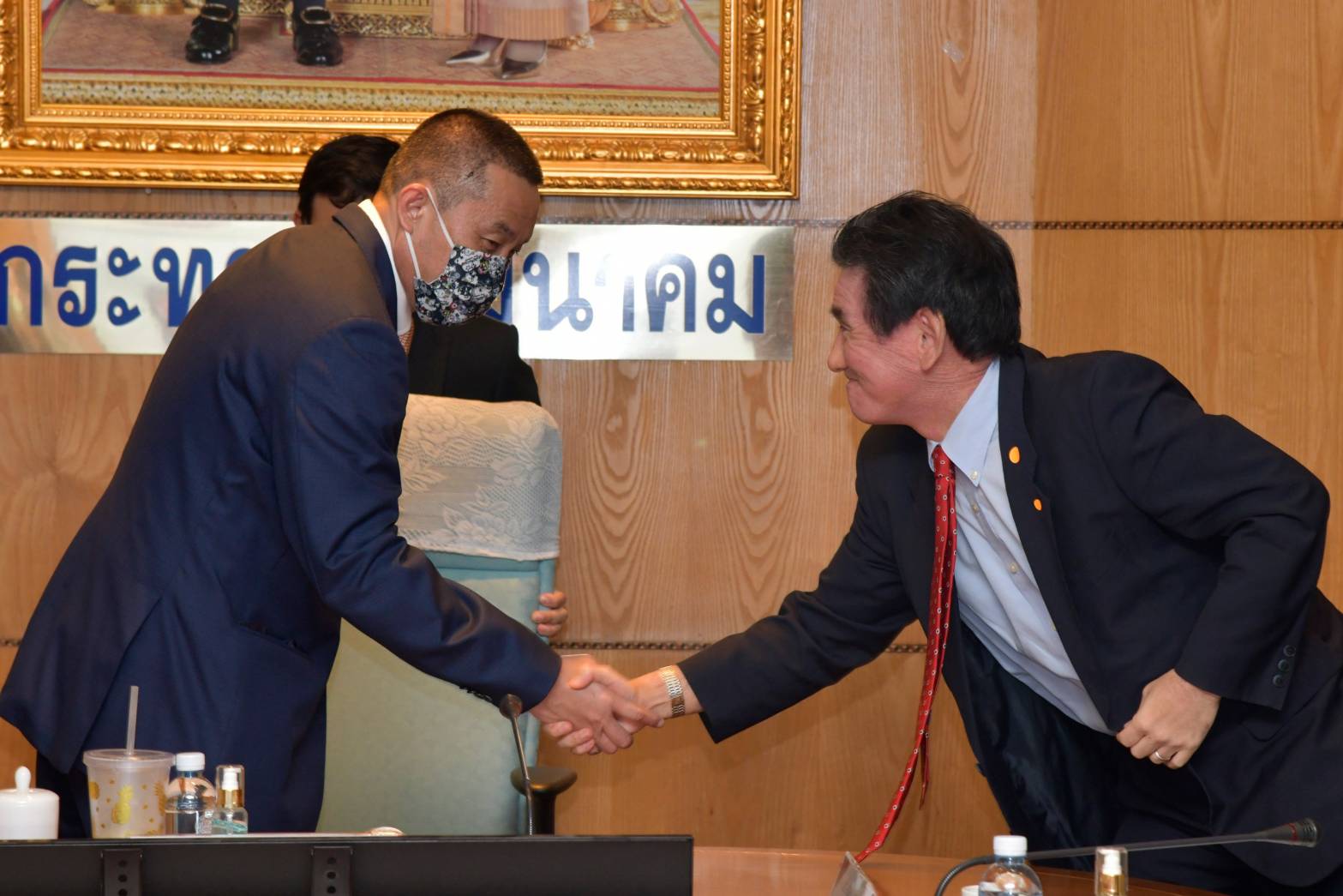 "ศักดิ์สยาม ชิดชอบ" รมว.คมนาคม ให้ Mr. Atsushi Taketani ประธานองค์การส่งเสริมการค้าต่างประเทศของญี่ปุ่น กรุงเทพฯ (JETRO Bangkok) และคณะผู้แทนหอการค้าญี่ปุ่น - กรุงเทพฯ (JCC) เข้าพบ