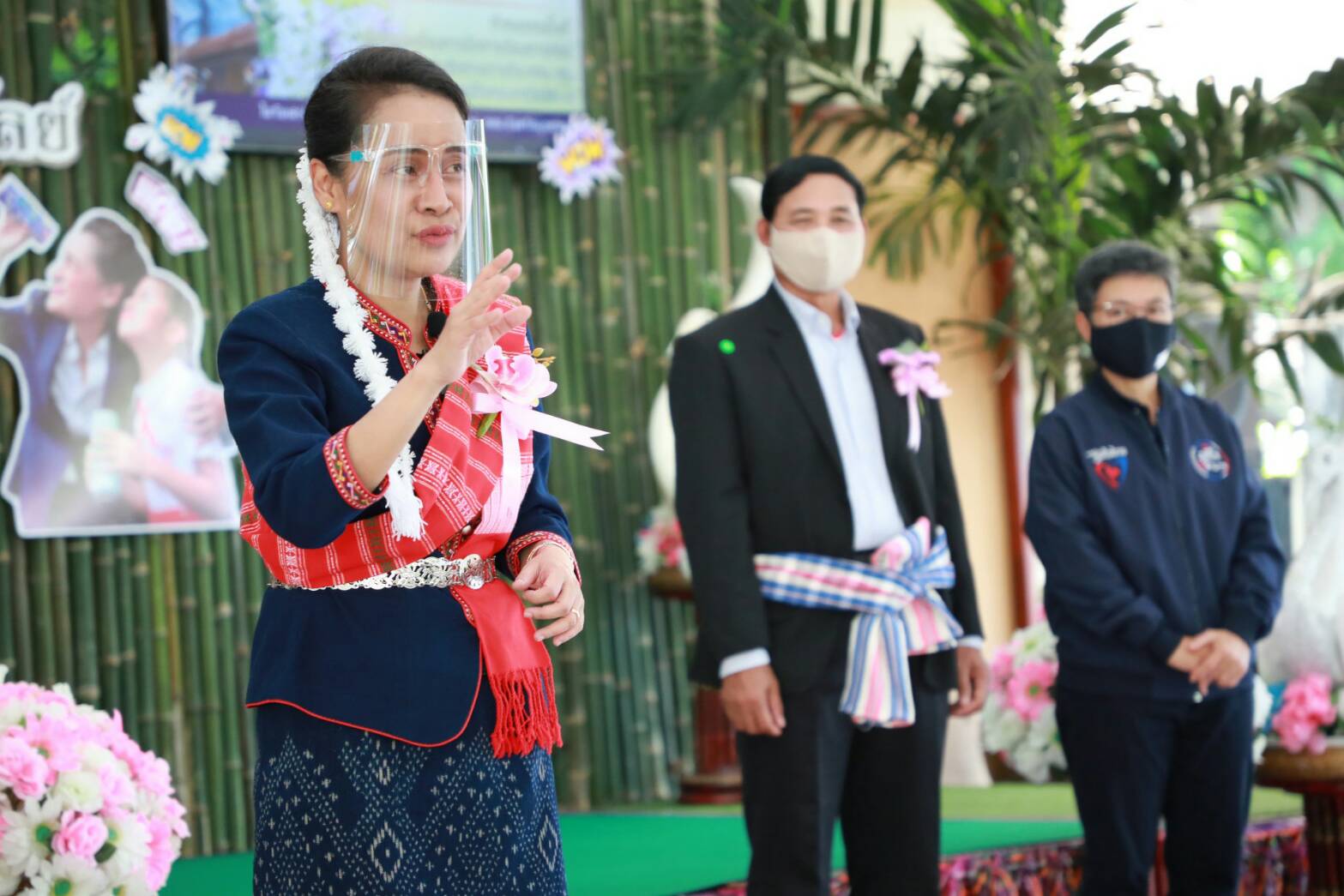 "ดร.กนกวรรณ" รมช.ศธ. คนจริง จัดทัพภูมิใจไทย มุกดาหาร-อำนาจเจริญ ประกาศลั่น !! มหาวิทยาลัย-สนามบิน ได้ชัวร์ พร้อมสร้างโอกาสทางการศึกษา การท่องเที่ยว คมนาคม กระตุ้นจังหวัดสุดเขตแดนสยามให้เฟื่องฟู