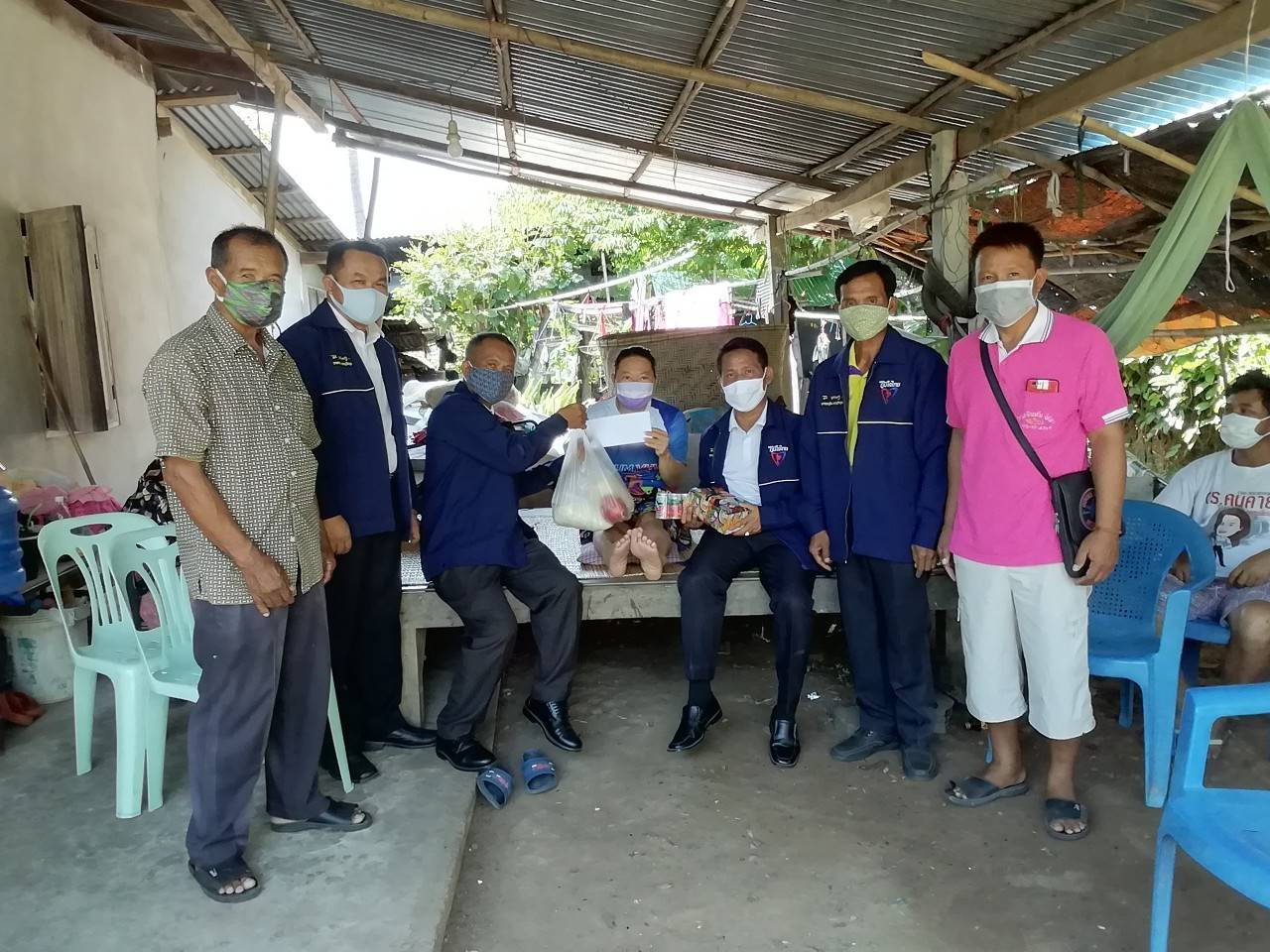 "ส.ส.สำลี" ลงพื้นที่ ต.แก้งแก อ.เมือง จ.มหาสารคาม มอบถุงยังชีพ และสิ่งของจำเป็น เพื่อช่วยเหลือผู้พิการนอนติดเตียง