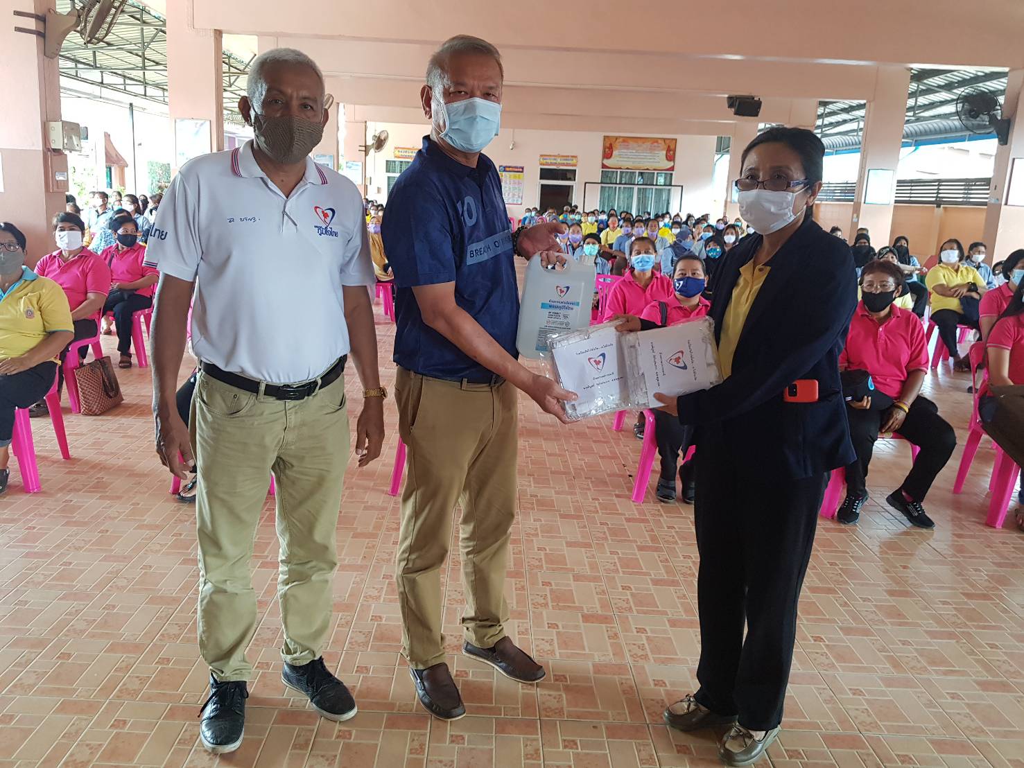 "พิบูลย์" ส.ส.สตูล จัดประชุม อสม. พร้อมทั้งมอบข้าวสารเพื่อบรรเทาความเดือดร้อน !!