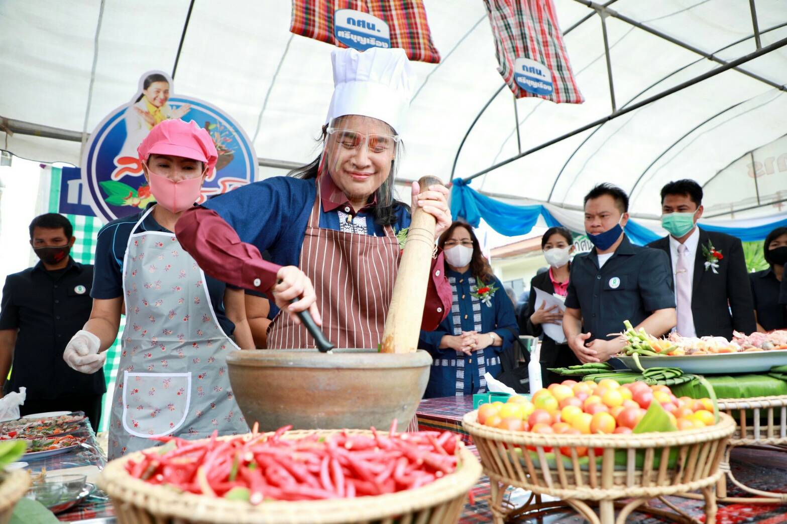 รมช.กนกวรรณ เยือนหนองบัวลำภู "เมืองน่าอยู่ น่าเที่ยว" ชมพลังความร่วมมือ กศน.-สช.ช่วยขับเคลื่อนสังคมแห่งการเรียนรู้ สร้างอาชีพ รายได้ ฝ่าโควิด