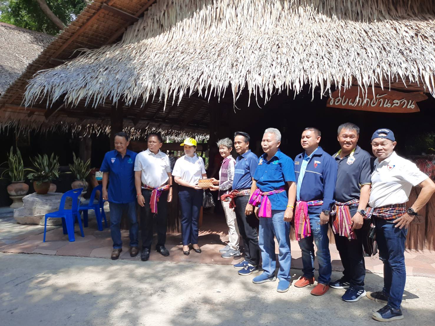 "ส.ส.สมบูรณ์" เปิดบ้านให้คณะ ส.ส.ภูมิใจไทย ชมวิถีสวนป่ายางนา การทำธนาคารน้ำ ณ บ้านนาสวนส้มจ.บุรีรัมย์