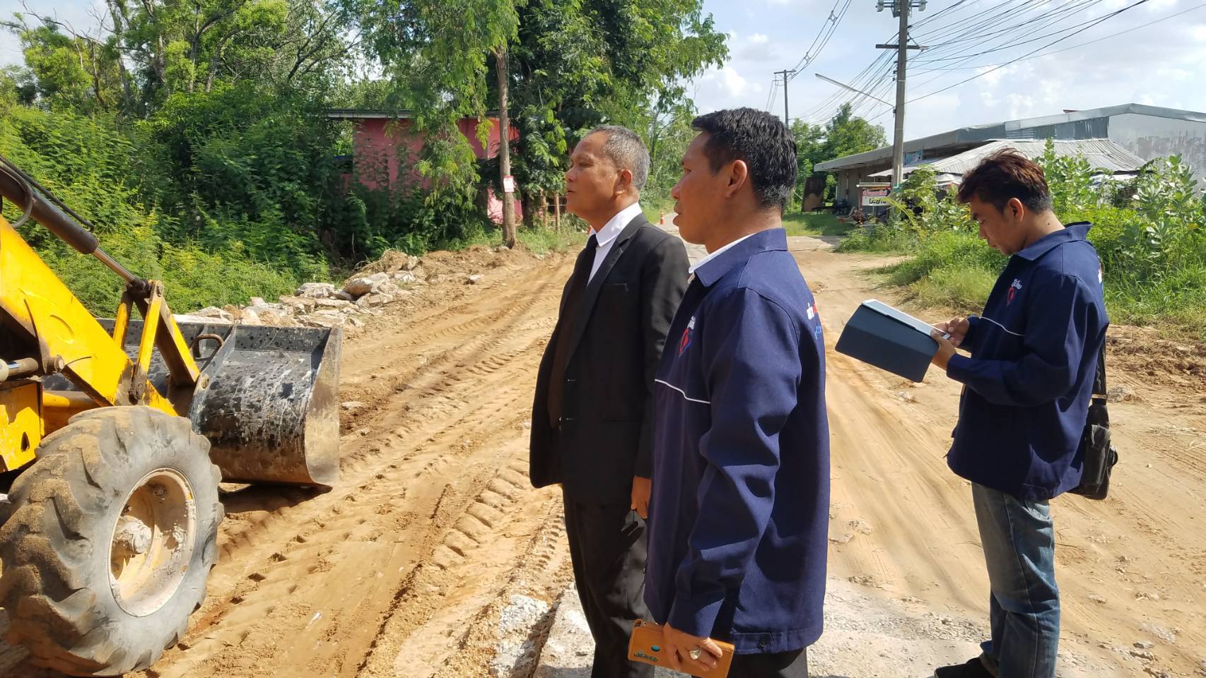 "ส.ส.สำลี" มอบหมายให้ทีมงานลุยช่วยชาวบ้าน จ.มหาสารคาม เต็มที่ หลังจากที่นำปัญหาเรื่องถนนเข้าหารือที่ประชุมสภาฯ ล่าสุด หน่วยงานที่เกี่ยวข้องเร่งดำเนินการให้แล้วเสร็จ