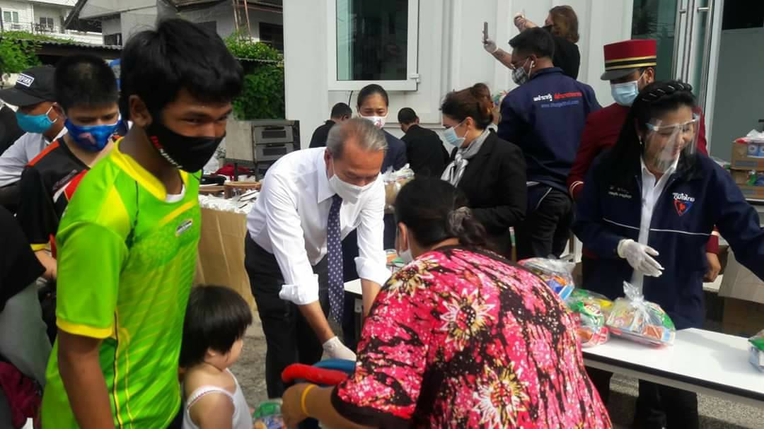 “มณฑล” ส.ส.กรุงเทพฯ ภท. ร่วมกับมูลนิธิพีพีฟาวน์เดชั่น มอบอุปกรณ์การศึกษา และอื่นๆให้กับเด็กๆก่อน เปิดเทอม