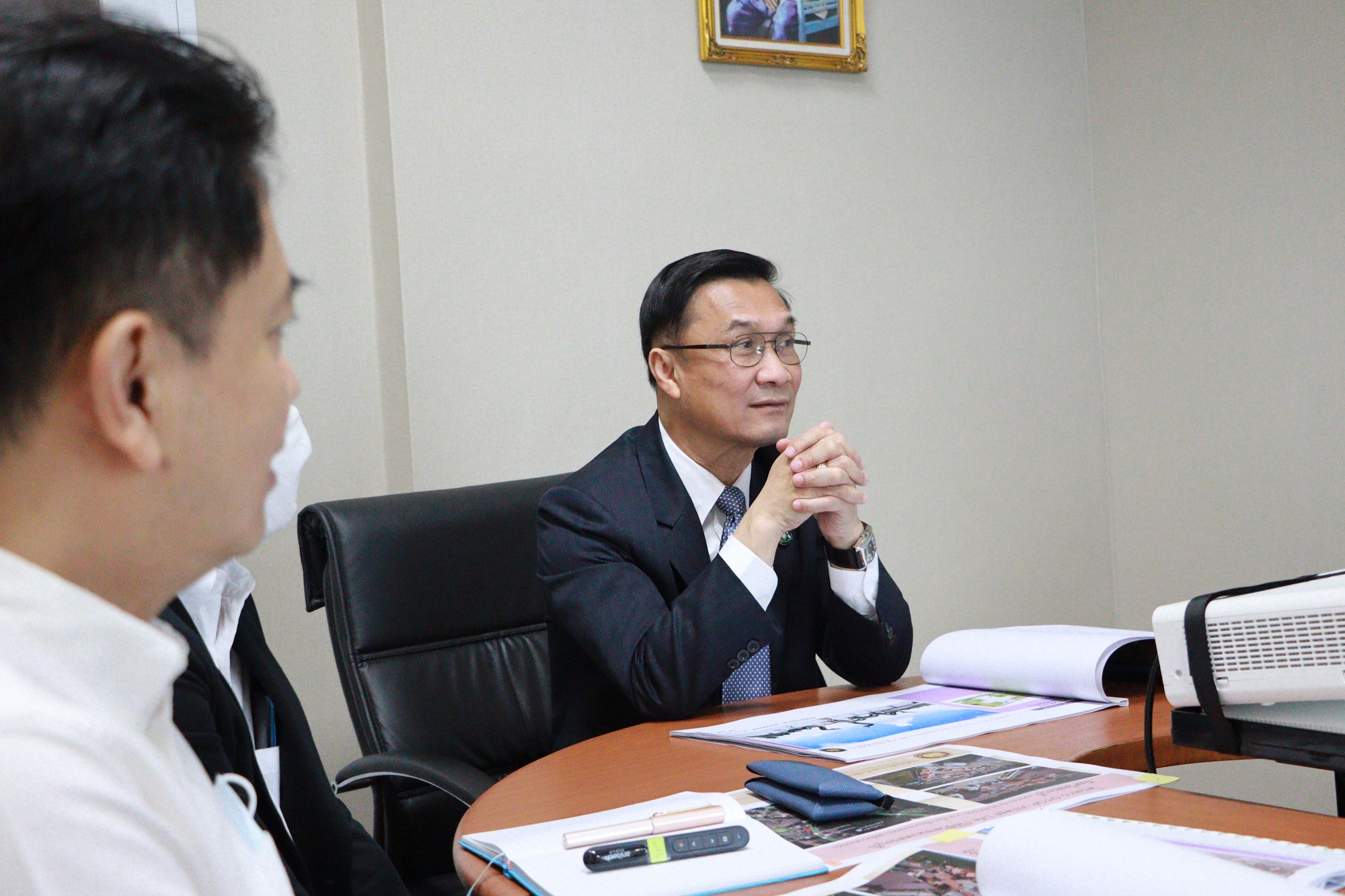 “ดร.ทรงศักดิ์” ร่วมหารือความคืบหน้าในการปรับภูมิทัศน์ผังเมือง จ.บึงกาฬ กับคณะทำงานกรมโยธาธิการและผังเมือง