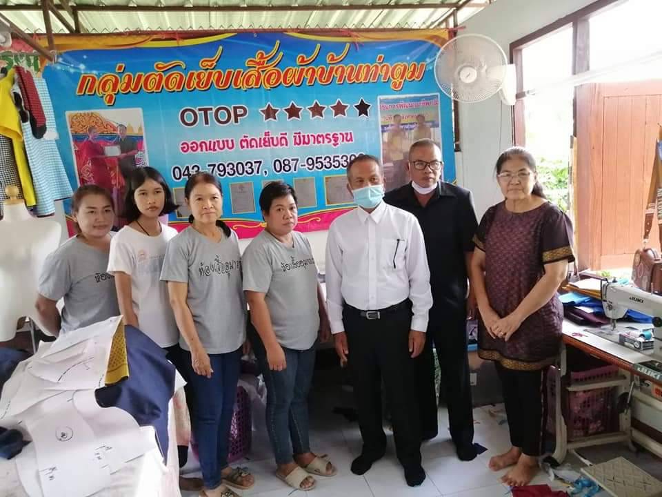 "ส.ส.สำลี รักสุทธี" เยี่ยมชมกลุ่มตัดเย็บเสื้อผ้าพื้นบ้าน ต.ท่าตูม จ.มหาสารคาม เพื่อหาทางส่งเสริมชุมชนให้มีรายได้เพิ่มขึ้น พร้อมหนุนกิจกรรมชุมชนต่อเนื่อง