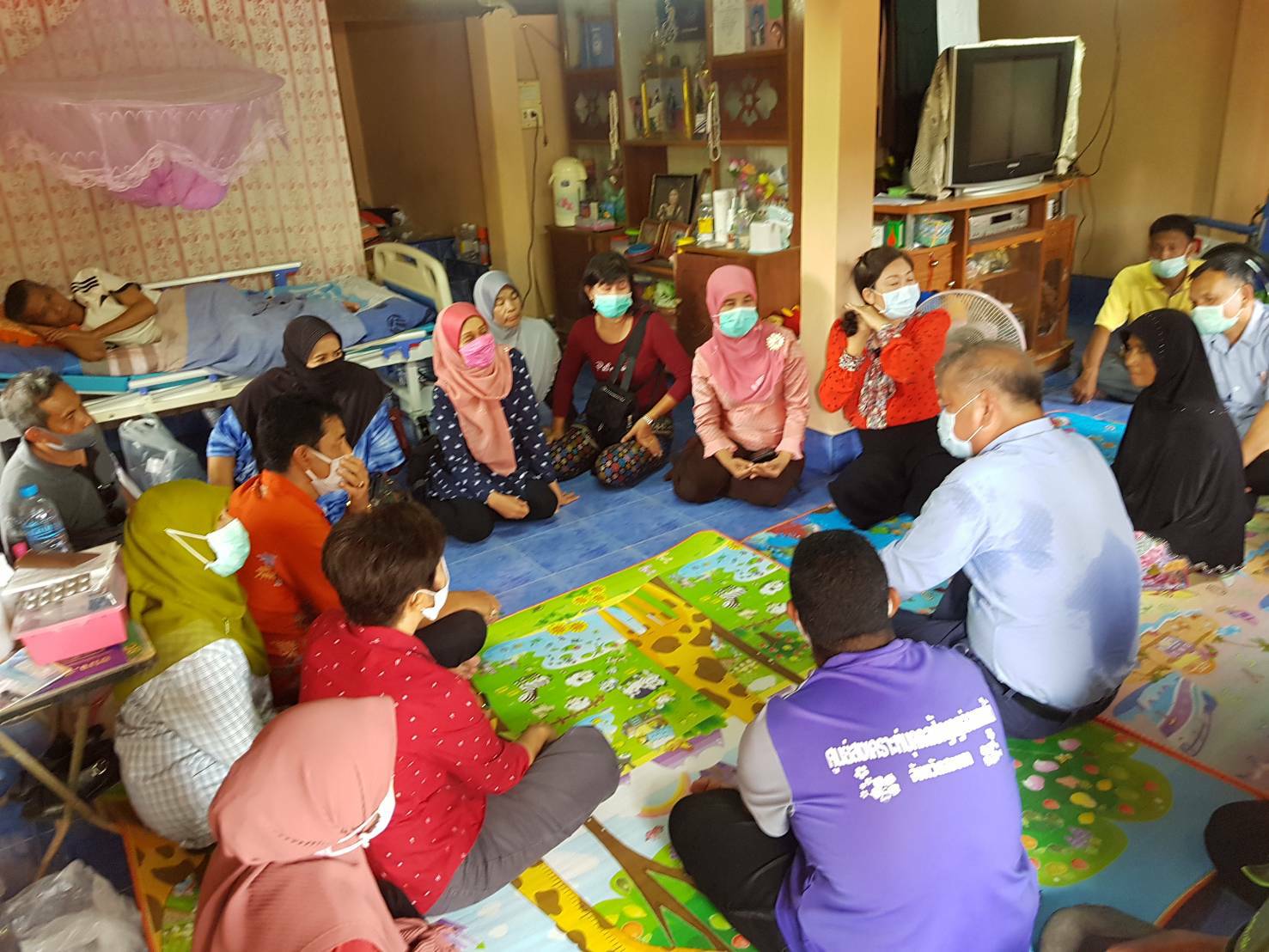 "พิบูลย์ รัชกิจประการ" ส.ส.สตูล เขต 1 พร้อมทีมงาน อสม. และ จนท.รพ.สต.ย่านซื่อ ลงพื้นที่ช่วยเหลือผู้ป่วยติดเตียงและมอบถุงยังชีพเพื่อบรรเทาความเดือดร้อน