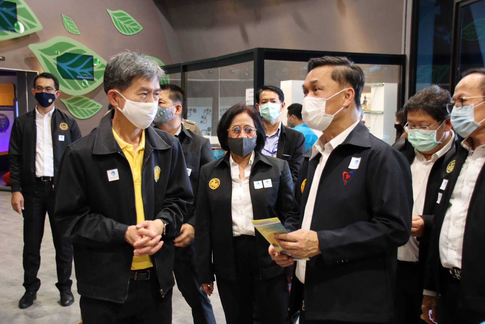 มท.3 เยี่ยมชมนิทรรศการเฉลิมพระเกียรติ อาคารพระมหาชนก ศูนย์บริการการพัฒนาปลวกแดงตามพระราชดำริ 