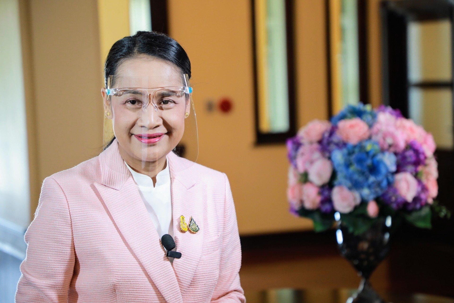 ครูพี่โอ๊ะ ยกนิ้วให้ กศน.โคราช ติวเข้มครูพันธุ์พิเศษนำสื่อเทคโนโลยีช่วยจัดการเรียนการสอน