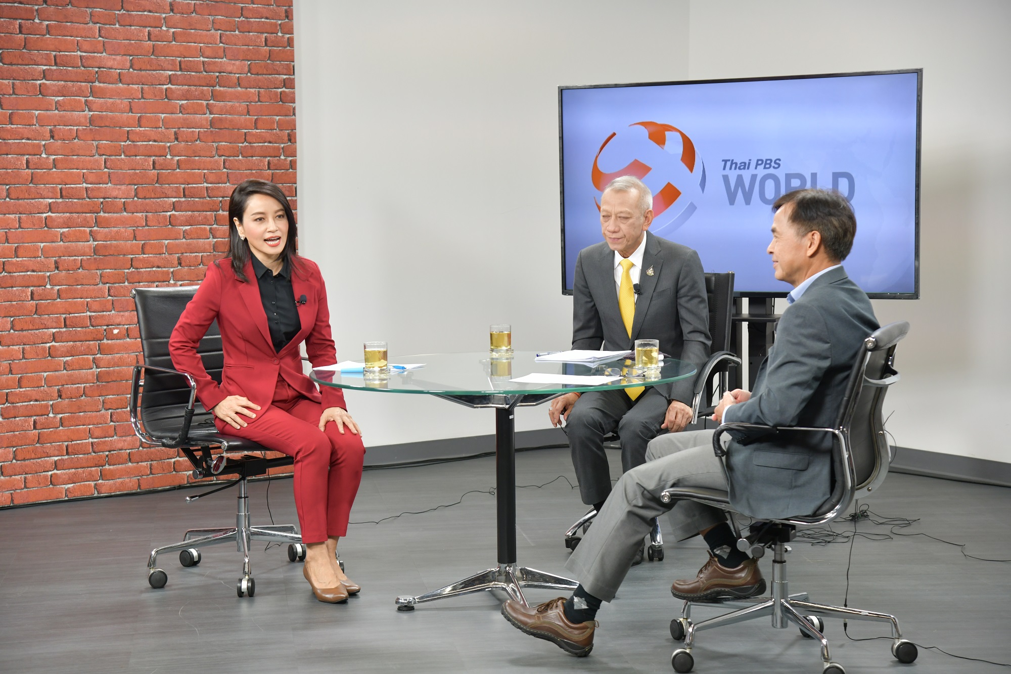 ‘พิพัฒน์’ บันทึกเทปรายการ Thai PBS World กับมาตรการช่วยเหลือผู้ประกอบการ พร้อมฟื้นฟูสถานการณ์การท่องเที่ยวและกีฬา