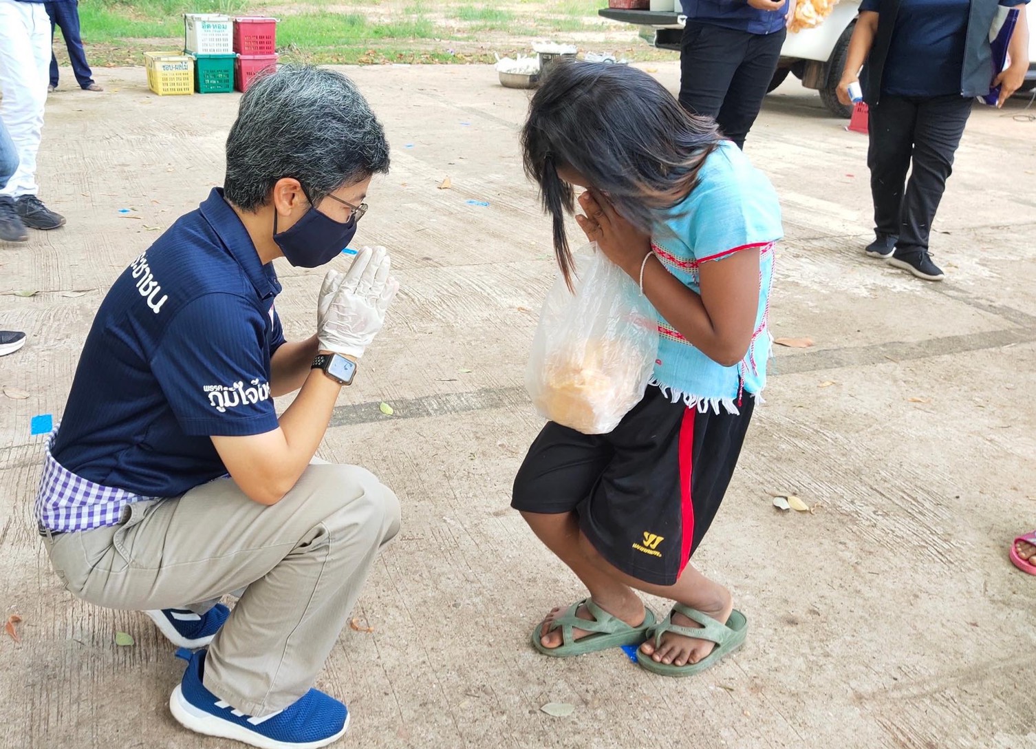 "สุขสมรวย" เลขาฯ รมว.คค. ลุยต่อเนื่อง มอบหมาย "วันเพ็ญ" นำ “รถปันสุข” ลุยอำเภอชานุมาน ส่งสุขถึงบ้านให้กำลังใจชาวตำบลป่าก่อ อ.ชานุมาน จ.อำนาจเจริญ