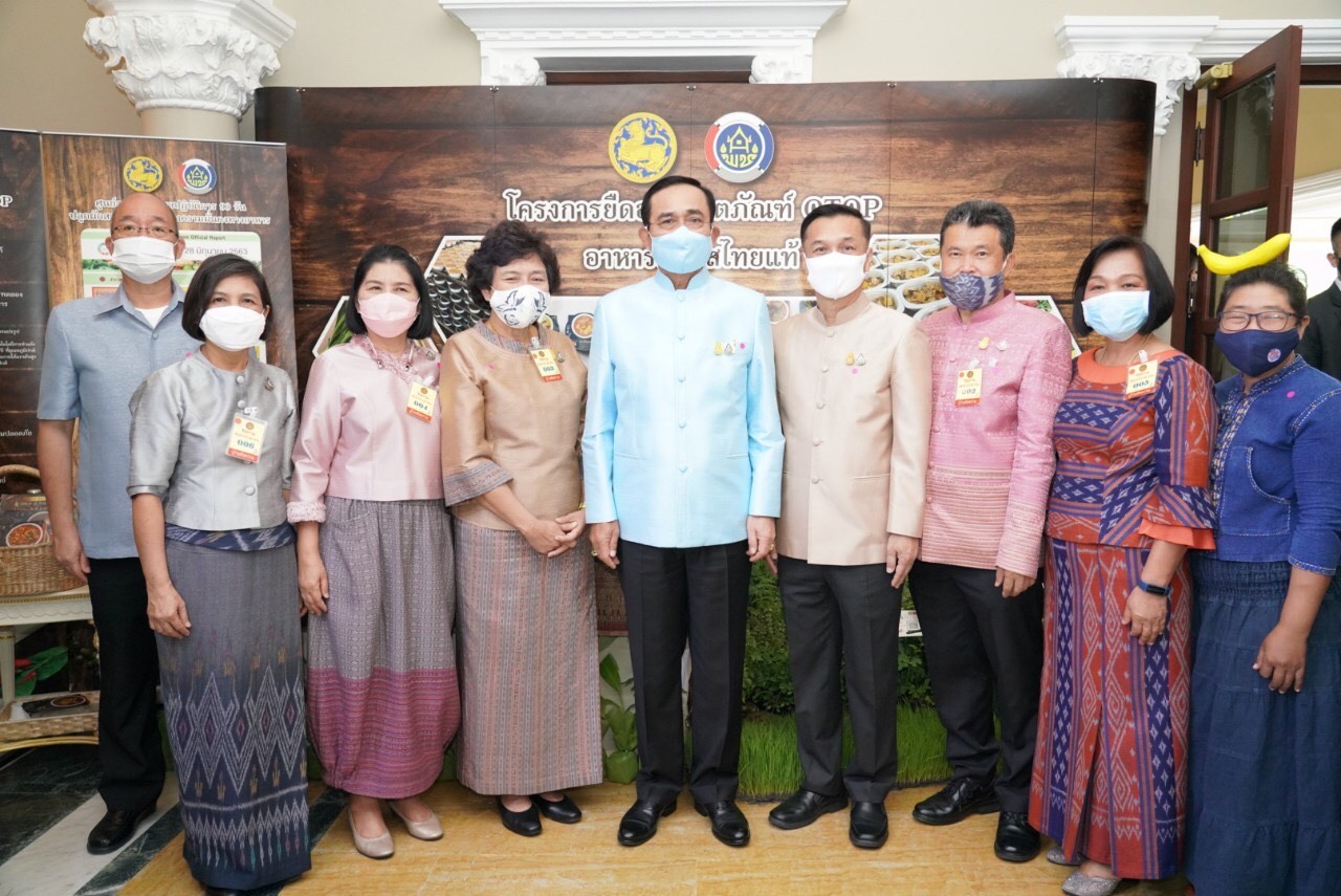 มท.3 ร่วมต้อนรับนายกรัฐมนตรี และคณะรัฐมนตรี ในการจัดแสดงโครงการ “ยืดอายุผลิตภัณฑ์ OTOP อาหารถิ่นรสไทยแท้”