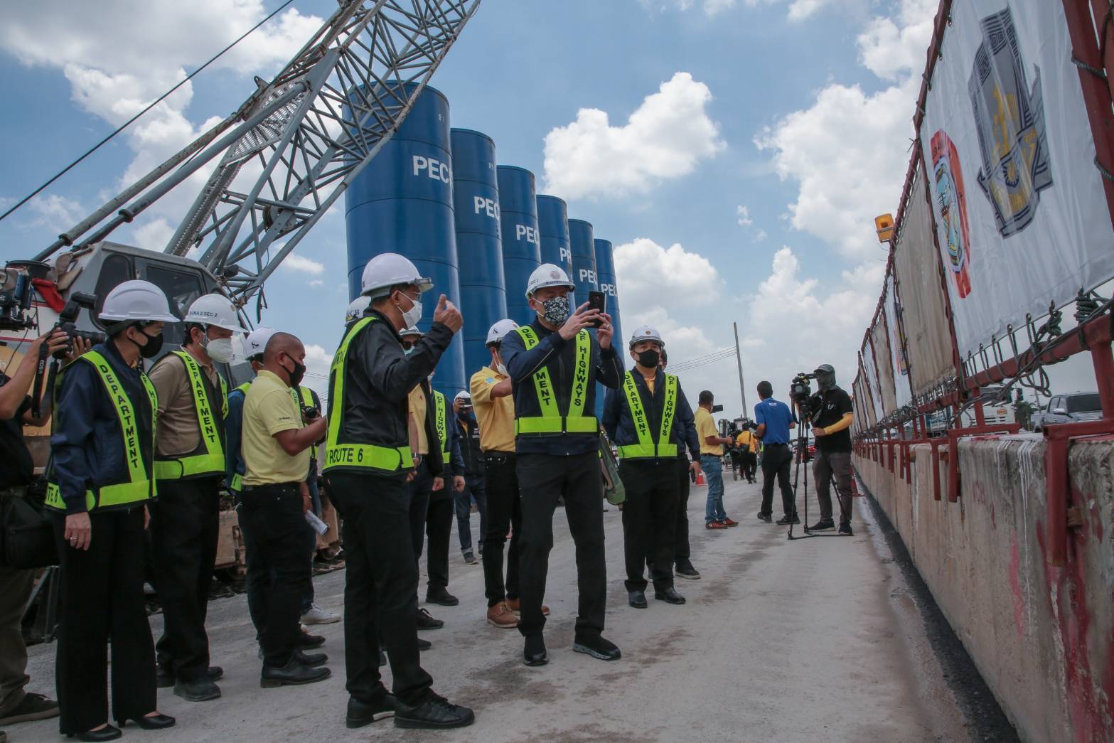 "รมว.ศักดิ์สยาม" ติดตามความคืบหน้าโครงการก่อสร้างทางยกระดับบนทางหลวงแผ่นดินหมายเลข 35 (ถนนพระราม 2)