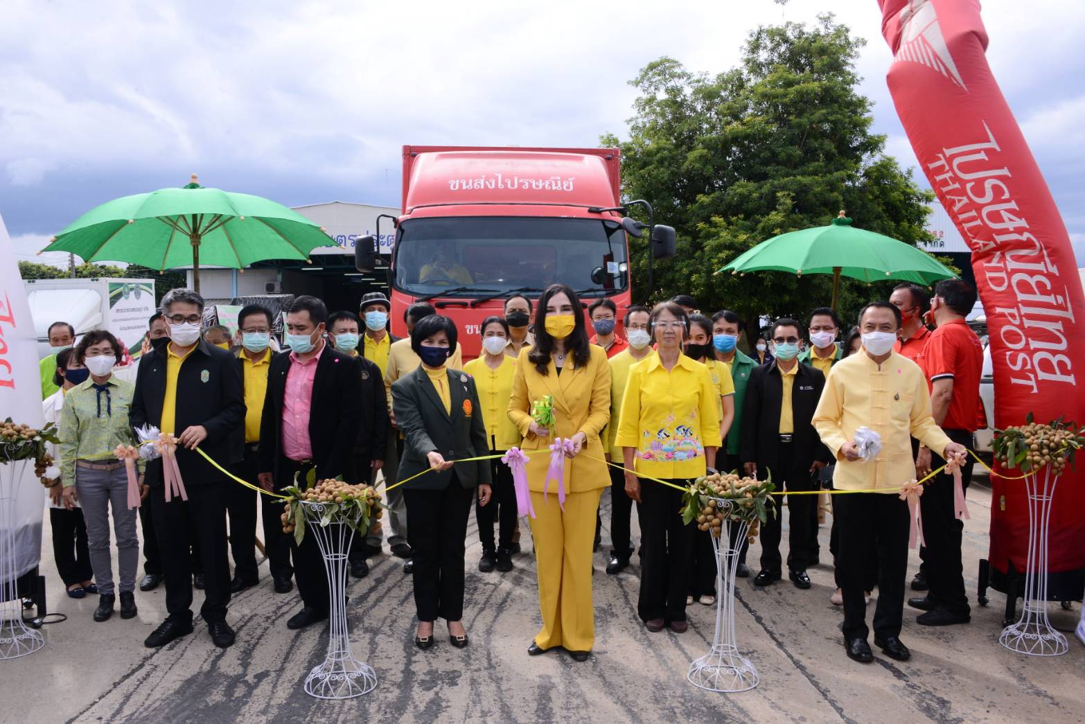 รมช.มนัญญา ปล่อยคาราวานกระจายลำไย เดินหน้าเริ่มที่ลำพูน ช่วยเกษตรกรพยุงราคา