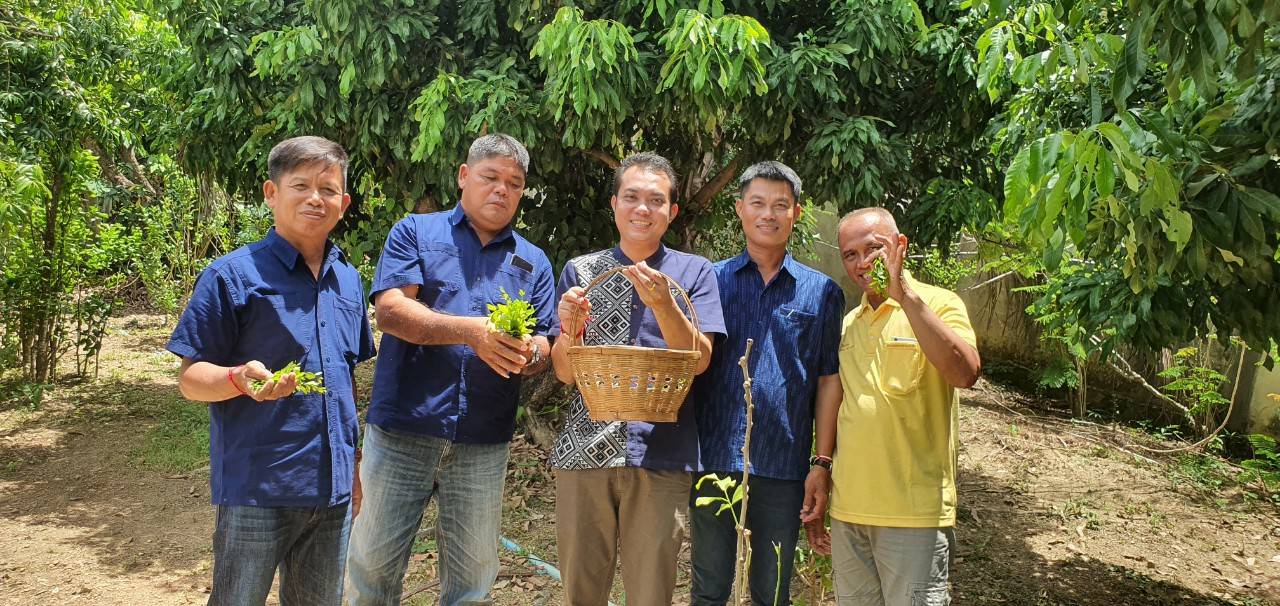 "ส.ส.กฤติเดช" ลงพื้นที่แลกเปลี่ยนความเห็นผลิตส้มเขียวหวานอินทรีย์สีทองนาพูนเกษตรอินทรีย์