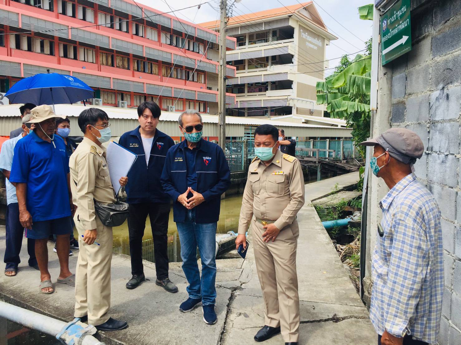 "ส.ส.มณฑล" ร่วมลงพื้นกับ ผอ.เขตประเวศ และฝ่ายโยธา เพื่อดำเนินการแก้ไขการสัญจรให้กับชาวบ้านเขตประเวศ