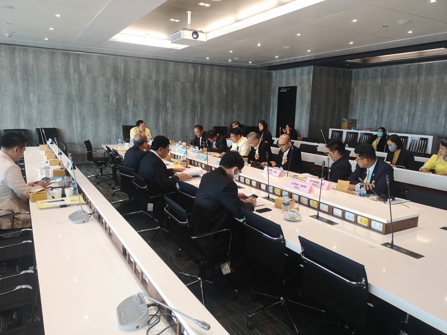 "ส.ส.วิสิทธิ์" ร่วมประชุมอนุกรรมาธิการการบริหารจัดการลุ่มเจ้าพระยา​ฯ เพื่อช่วยเหลือ​ปัญหาน้ำแล้ง พร้อมมอบตัวแทนลงพื้นที่แจกแอลกอฮอล์ตามโรงเรียนต่างๆในพื้นที่