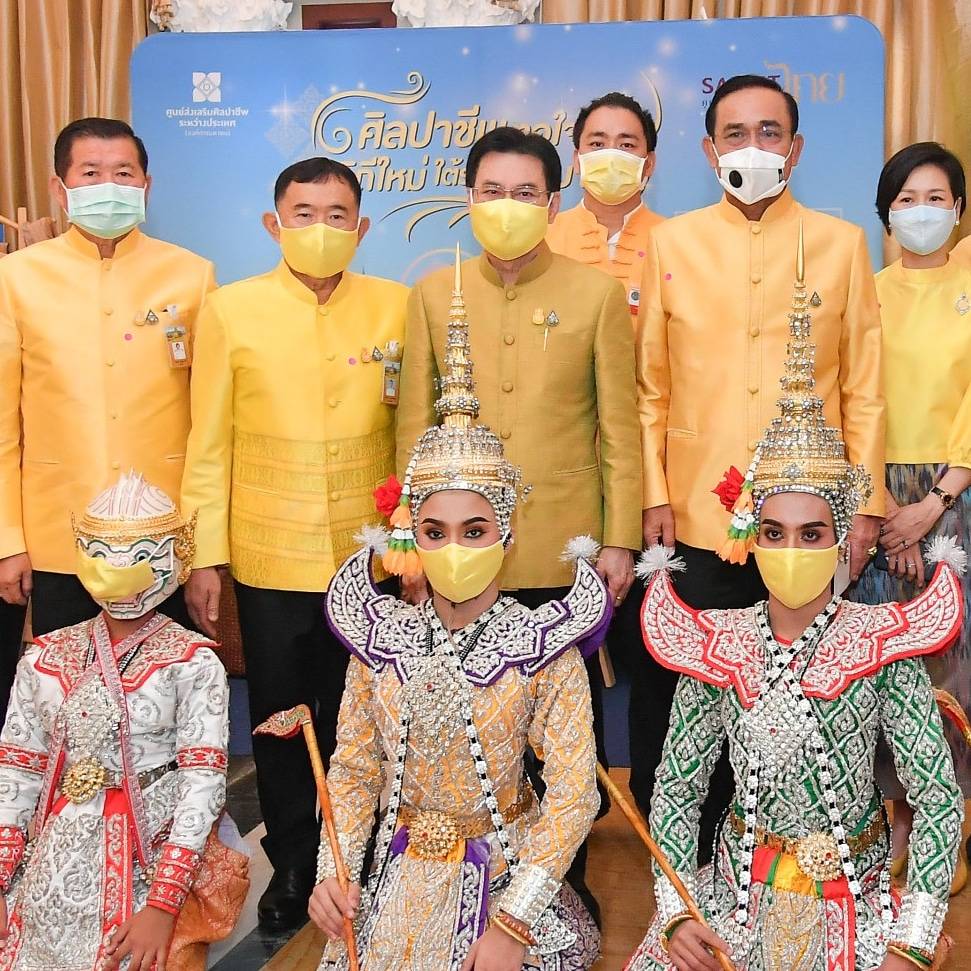 รมช.พาณิชย์ ร่วมนำเสนองานศิลปาชีพและงานหัตถกรรมไทยมาจัดแสดง