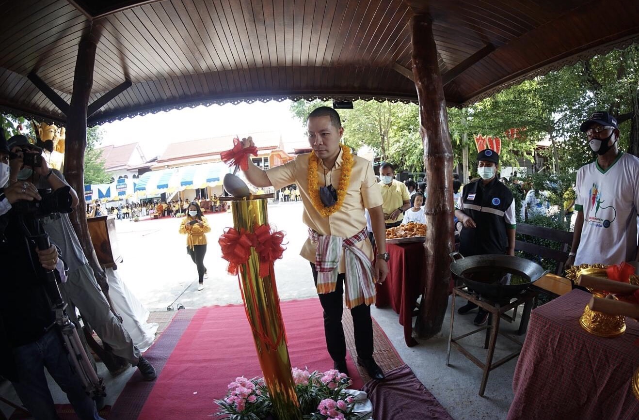 “ส.ส.จักรกฤษณ์” เปิดงาน “ประเพณีแห่เทียนพรรษา อัตลักษณ์  ประโคนชัย สืบสานประเพณีตามวิถี New normal ประจำปี 2563”