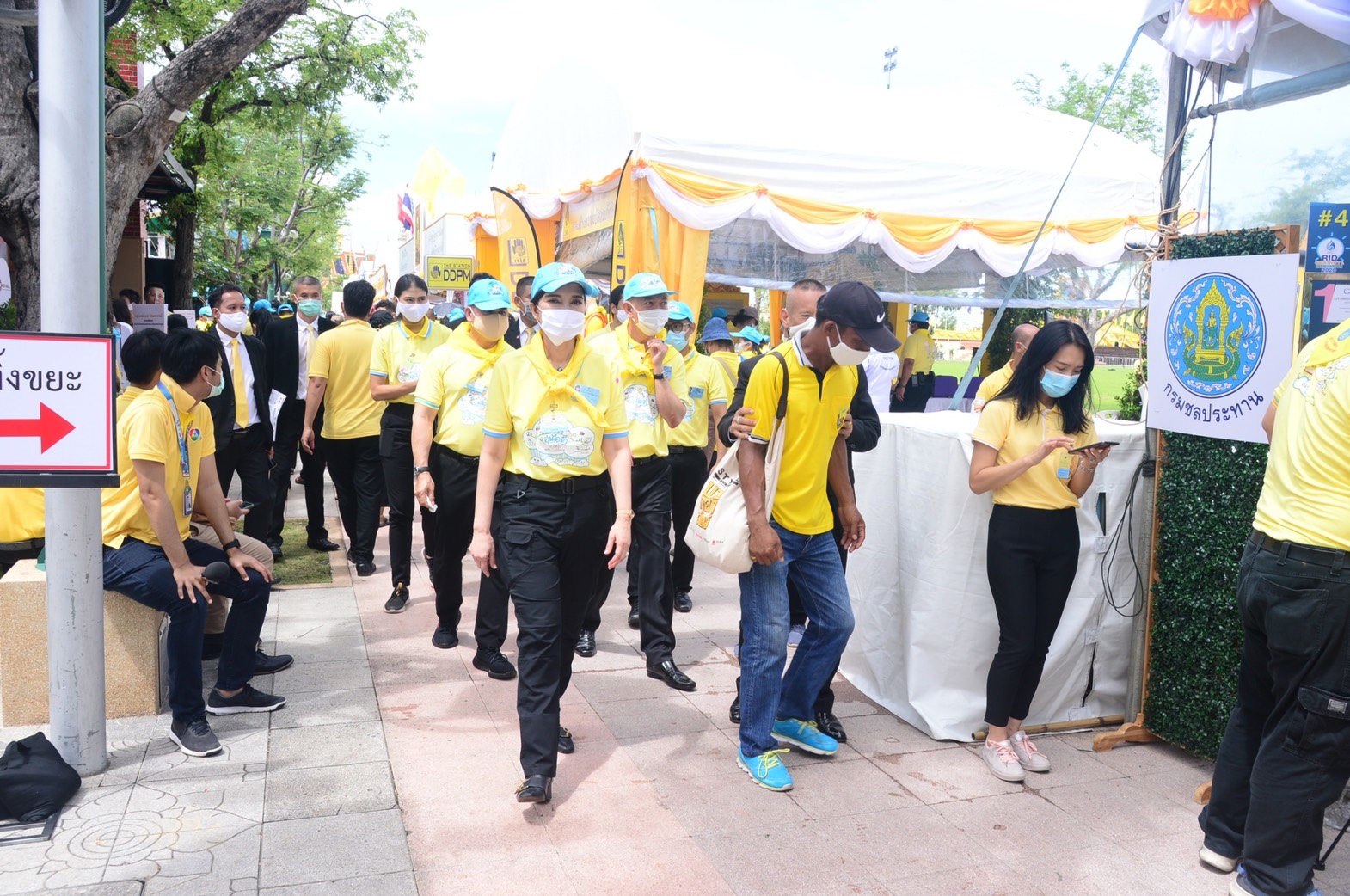 ‘รมช.มนัญญา’ ร่วมพิธีเปิดและชมนิทรรศการจิตอาสา “วิถีชีวิตใหม่ใต้ร่มพระบารมี...เราสร้างไปด้วยกัน” เนื่องในโอกาส วันเฉลิมพระชนมพรรษาพระบาทสมเด็จพระเจ้าอยู่หัว