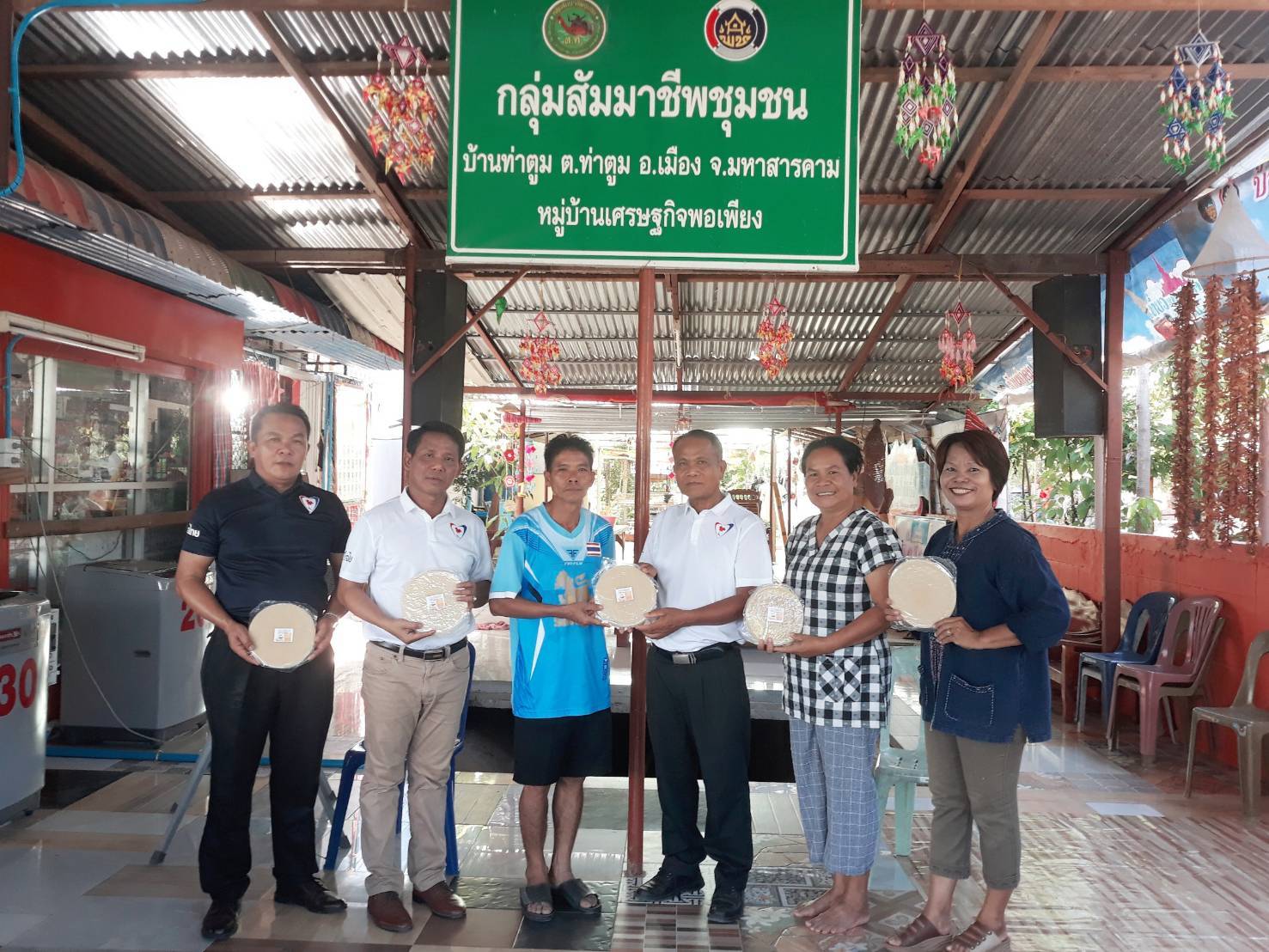 “ส.ส.สำลี” ลงพื้นที่เยี่ยมชาวบ้าน พร้อม เดินทางไปตรวจสอบสถานที่จัดแข่งเรือประจำปี ณ อ.เมืองมหาสารคาม จ.มหาสารคาม