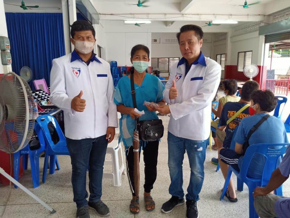 'ส.ส.โชติพิพัฒน์' ลงพื้นที่จัดกิจกรรมบริการหน่วยแพทย์เคลื่อนที่และวัดสายตาประกอบแว่นให้กับประชาชนในพื้นที่ชุมชนวัดโพธิ์แก้ว