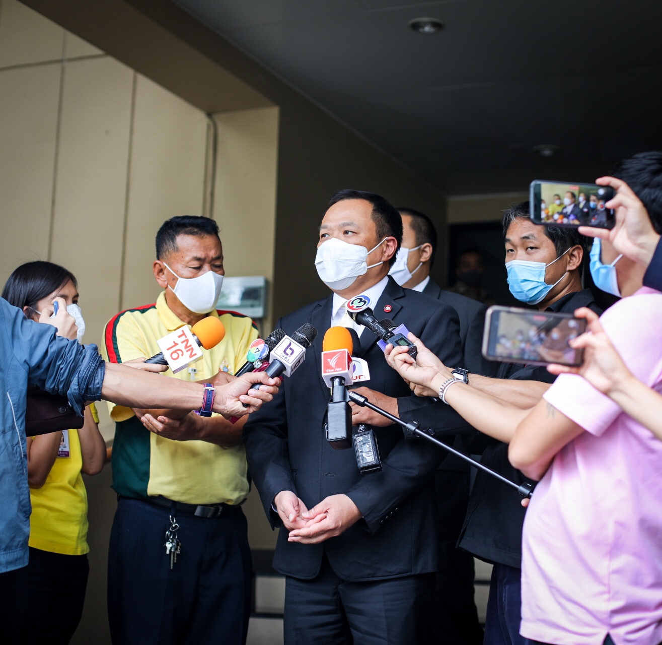 "อนุทิน" ยัำจุดยืน สธ.พร้อมสนับสนุนเรื่องวัคซีน สั่ง อย., กรมวิทย์ฯการแพทย์เตรียมพร้อมขึ้นทะเบียน