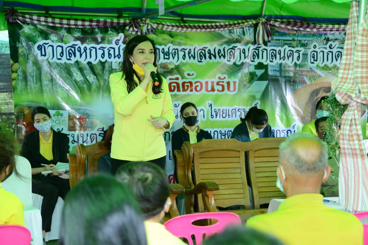 "รมช.มนัญญา" ลงพื้นที่เยี่ยมชมแปลงสมาชิกเกษตรผสมผสานสกลนคร ต.เชียงสือ อ.โพนนาแก้ว จ.สกลนคร ชู ! พืชผลเกษตรอินทรีย์ผสมผสาน ผลักดันไกลสู่ครัวโลก