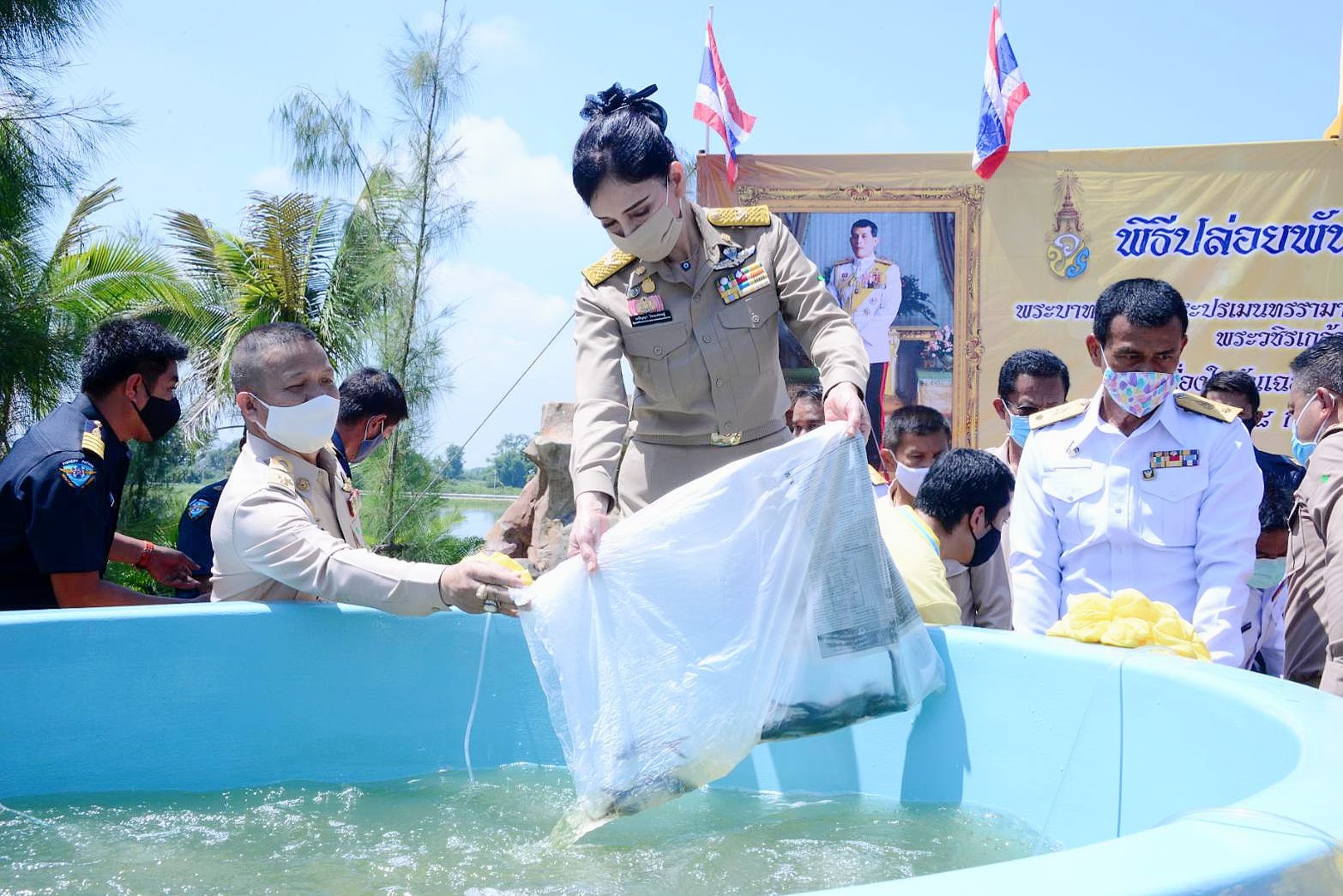 "รมช.มนัญญา" หนุนเกษตรกรสร้างความมั่นคงในอาชีพอย่างยั่งยืน มอบโค 28 ตัว ในโครงการธนาคารโค-กระบือฯ โดยกรมปศุสัตว์