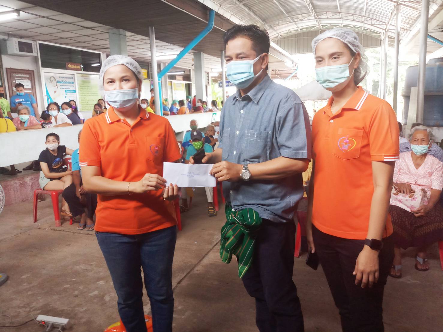 ‘ส.ส.ภูมิศิษฏ์’ ร่วมหารือกับผู้นำชุมชนตำบลเขาชัยสนเกี่ยวกับการย้ายสถานที่ทำการแขวงทางหลวงพัทลุง พร้อมเยี่ยมให้กำลังใจกับผู้ที่มาผ่าตัดต้อกระจก ณ โรงพยาบาลเขาชัยสน จ.พัทลุง