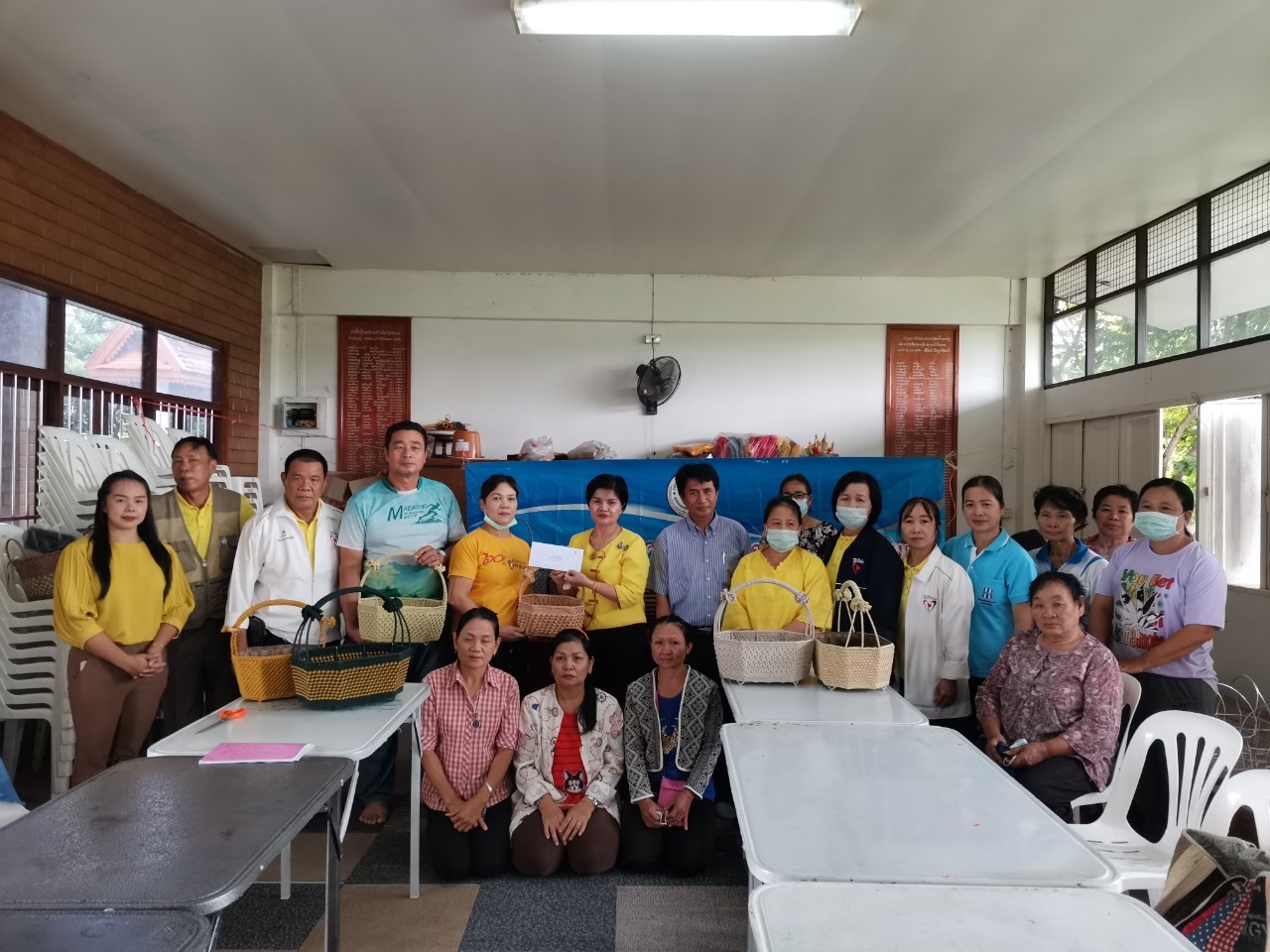 ‘ส.ส.ศรีนวล’ ห่วงใยประชาชน ลงพื้นที่ร่วมเปิดงานอบรมแม่บ้านถักสาน เพื่อสร้างงานสร้างอาชีพ สร้างรายได้ สู่ครอบครัวและชุมชนในพื้นที่ จ.เชียงใหม่