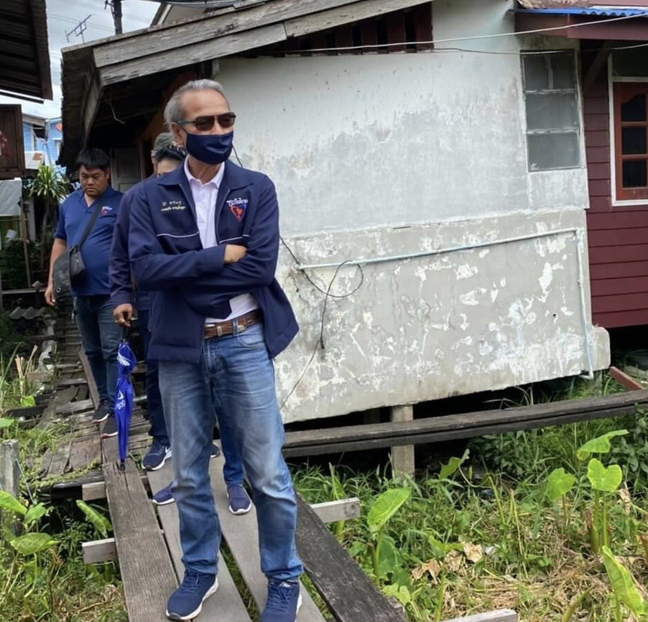 ‘ส.ส.มณฑล’ ห่วงใยประชาชน รุด! ลงพื้นที่ตรวจสอบการซ่อมแซมทางเดิน ณ ชุมชนสุเหร่าดอกไม้ ถนนเฉลิมพระเกียรติ ร9 เขตประเวศ กรุงเทพมหานคร