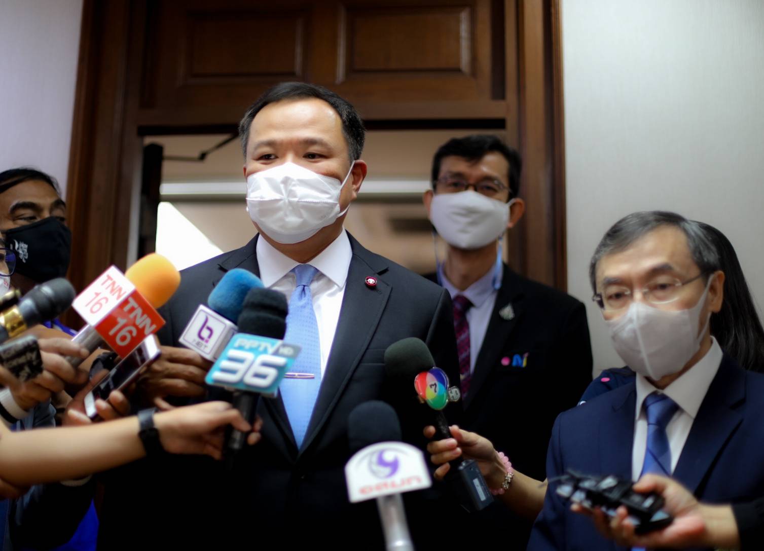 "อนุทิน" หารือทีมวัคซีนจุฬาฯ ทุ่มงบ 400 ล้าน เร่งผลิต "หมอเกียรติ" ลุ้นไทยทำสำเร็จกลางปี 64