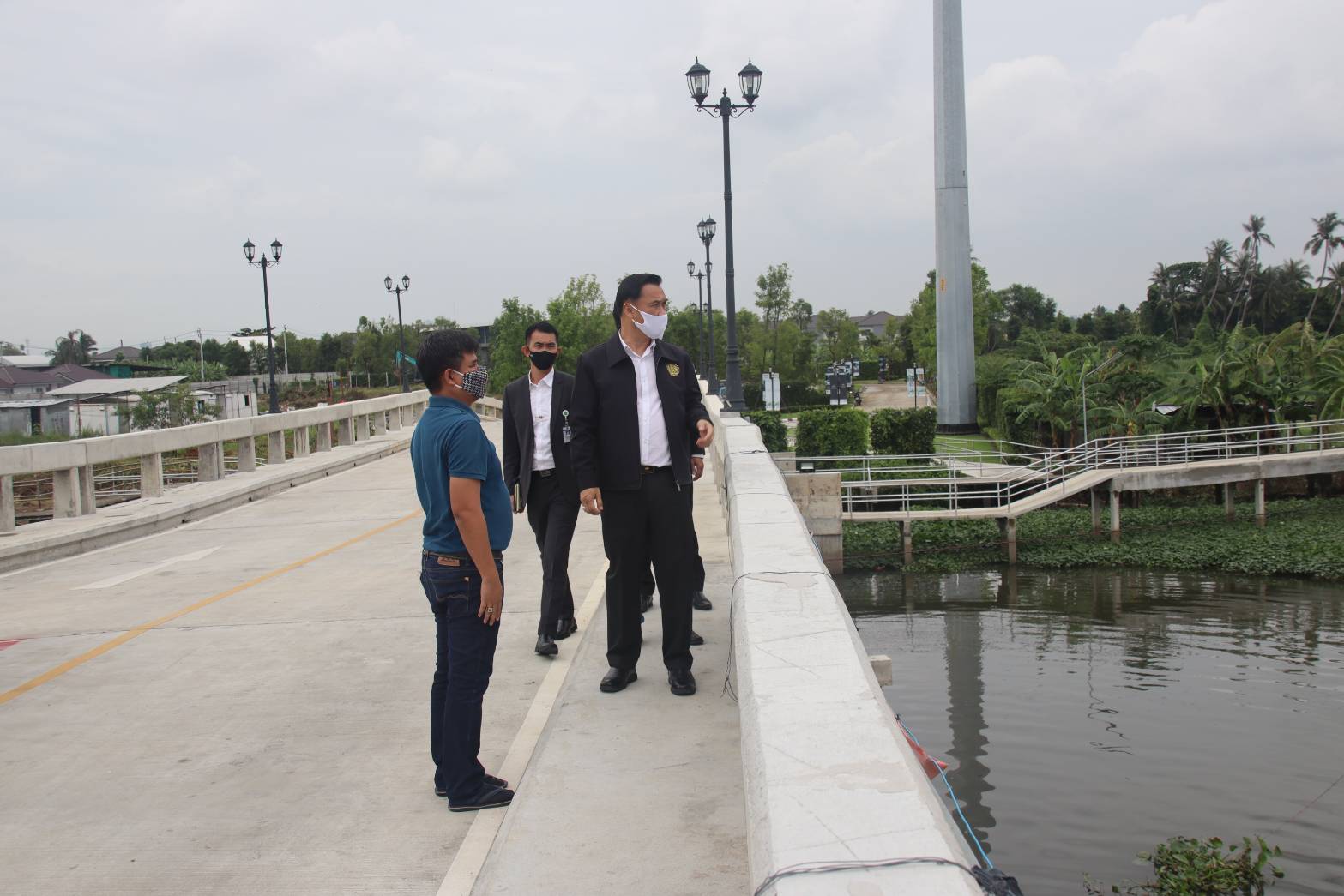 มท.3 "ทรงศักดิ์" ลงพื้นที่สะพานข้ามคลองมหาสวัสดิ์ เก็บข้อมูล พร้อมสอบถามความคิดเห็นประชาชน เตรียมตอบกระทู้ถามสมาชิกวุฒิสภา