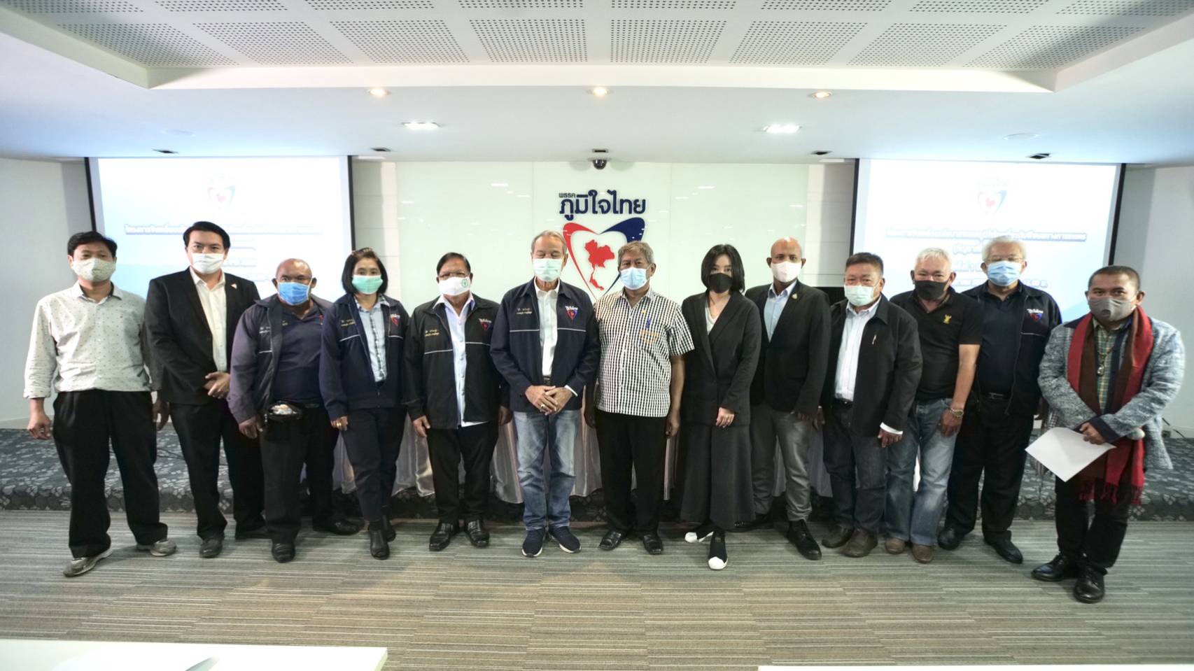 "พรรคภูมิใจไทย" อบรมปลูกกัญชาทางการเเพทย์ ครั้งที่ 1 ลุยลงพื้นที่ทั่วประเทศ 10 กิจกรรม เกษตรกรให้ความสนใจนับพันคน