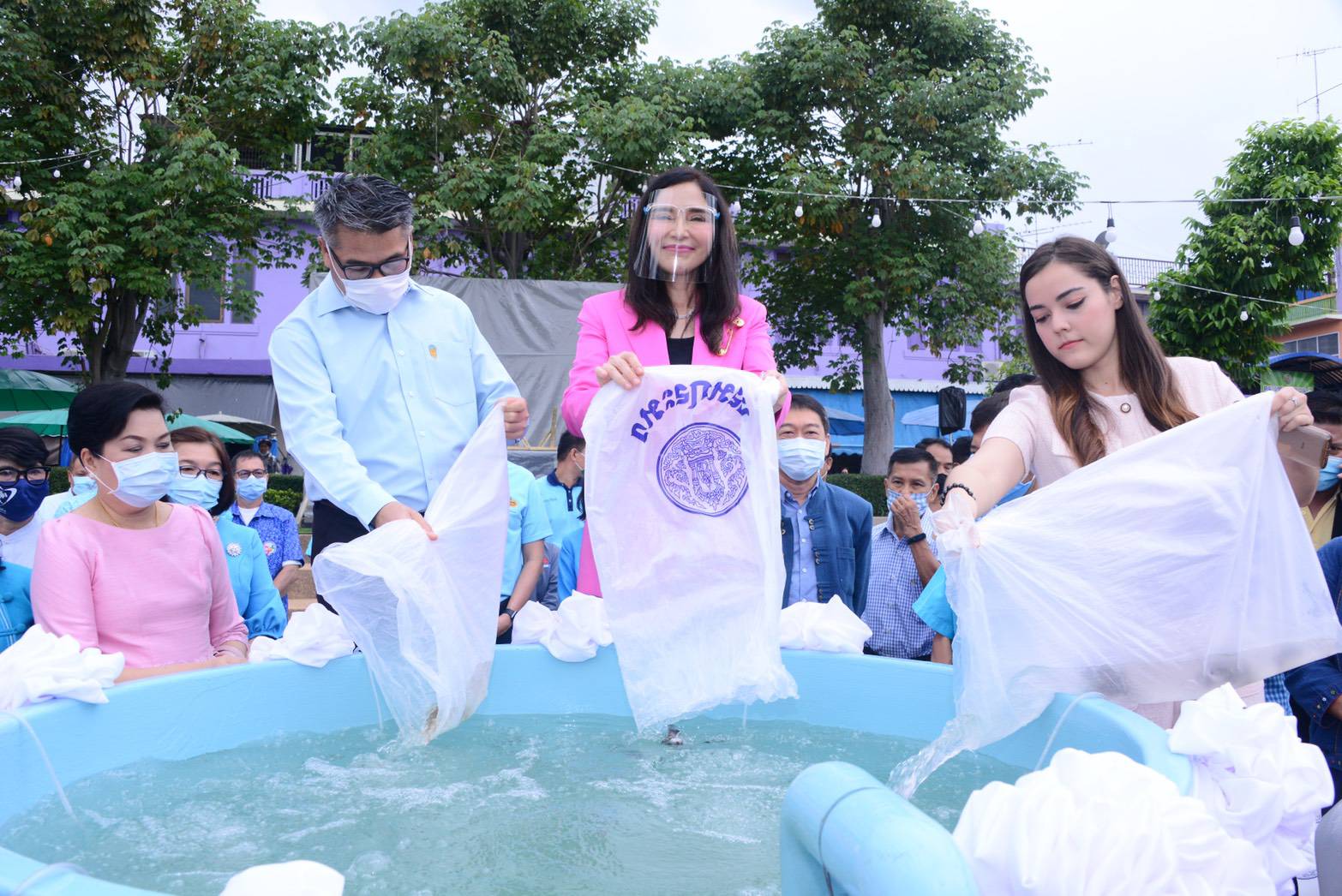 "รมช.มนัญญา" นำทีมปล่อยพันธุ์ปลา 4 สายพันธุ์  เพื่อเพิ่มปริมาณสัตว์น้ำ และฟื้นฟูทรัพยากรสัตว์น้ำในลุ่มน้ำสะแกกรัง