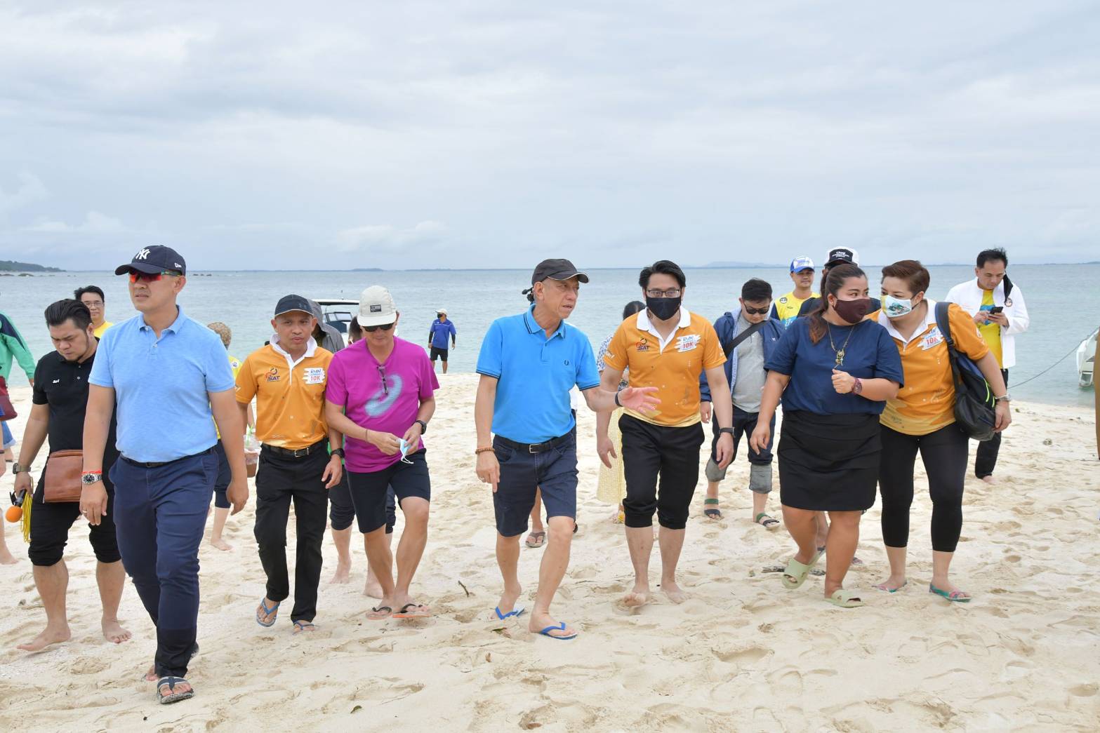 "พิพัฒน์ รัชกิจประการ" รมว.ท่องเที่ยวและกีฬา นำทีมสำรวจเกาะมันนอก​ ใช้เป็นที่กักตัวนักวิ่งเทรลอีลีทก่อนร่วมแข่ง Thailand By UTMB”