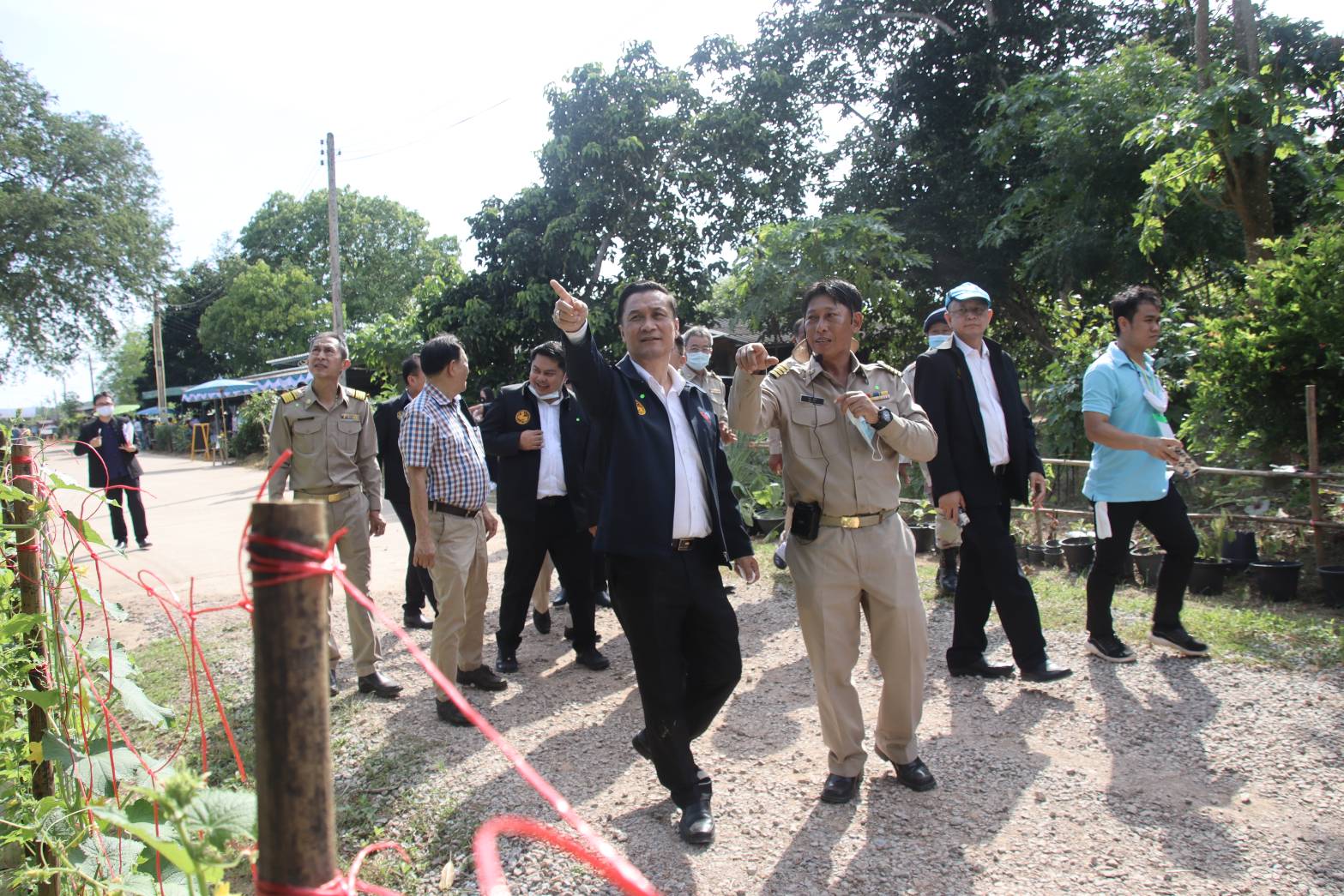 มท.3 ลงพื้นที่ตรวจเยี่ยมโคก หนอง นา จังหวัดระยอง ชื่นชมความสามัคคีในหมู่บ้าน/ชุมชน ก้าวข้ามวิกฤต